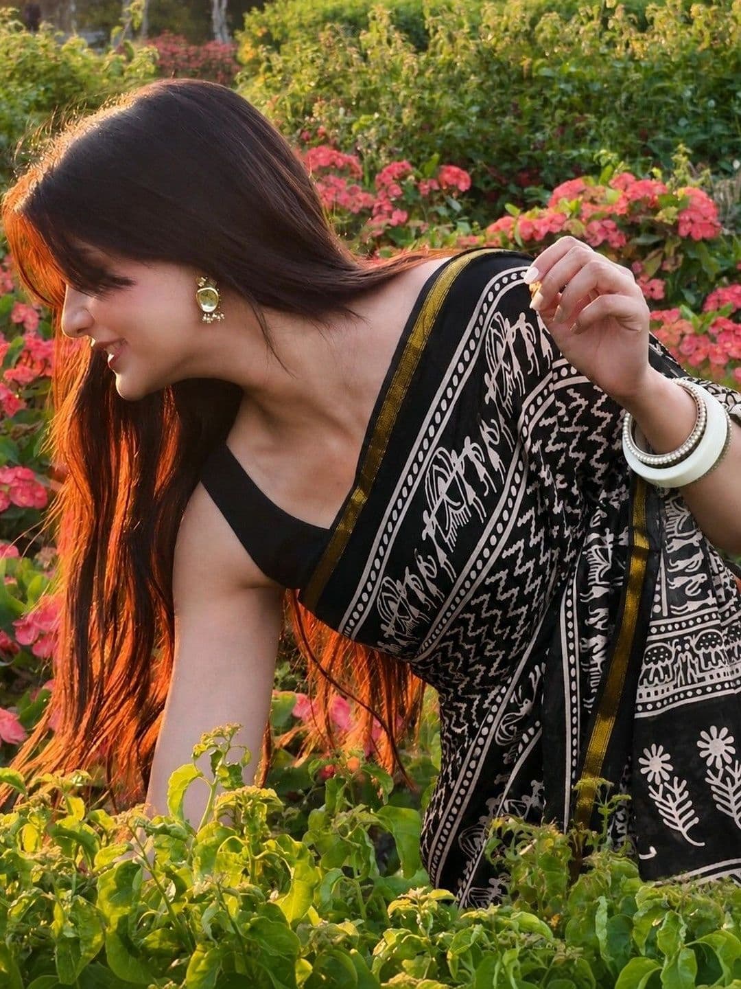 Lovwear Pure Cotton Handloom Ikat Saree thumbnail 4