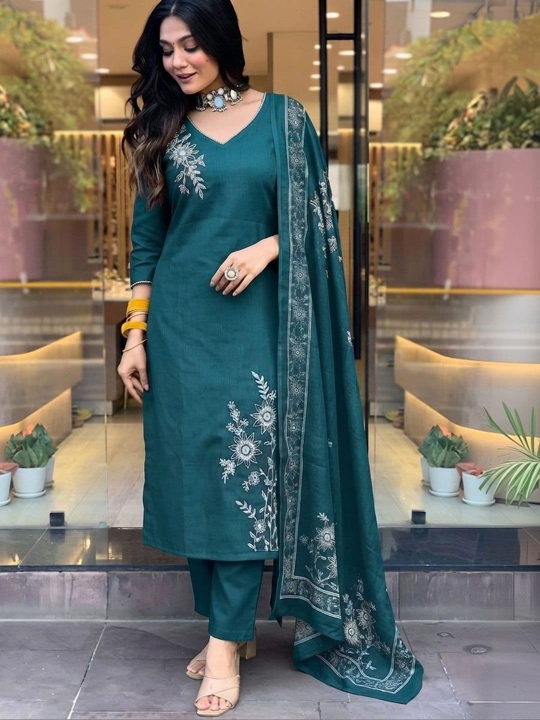 Anouk Women Ethnic Motifs Embroidered Regular Thread Work Kurta with Trousers & With Dupatta thumbnail 5