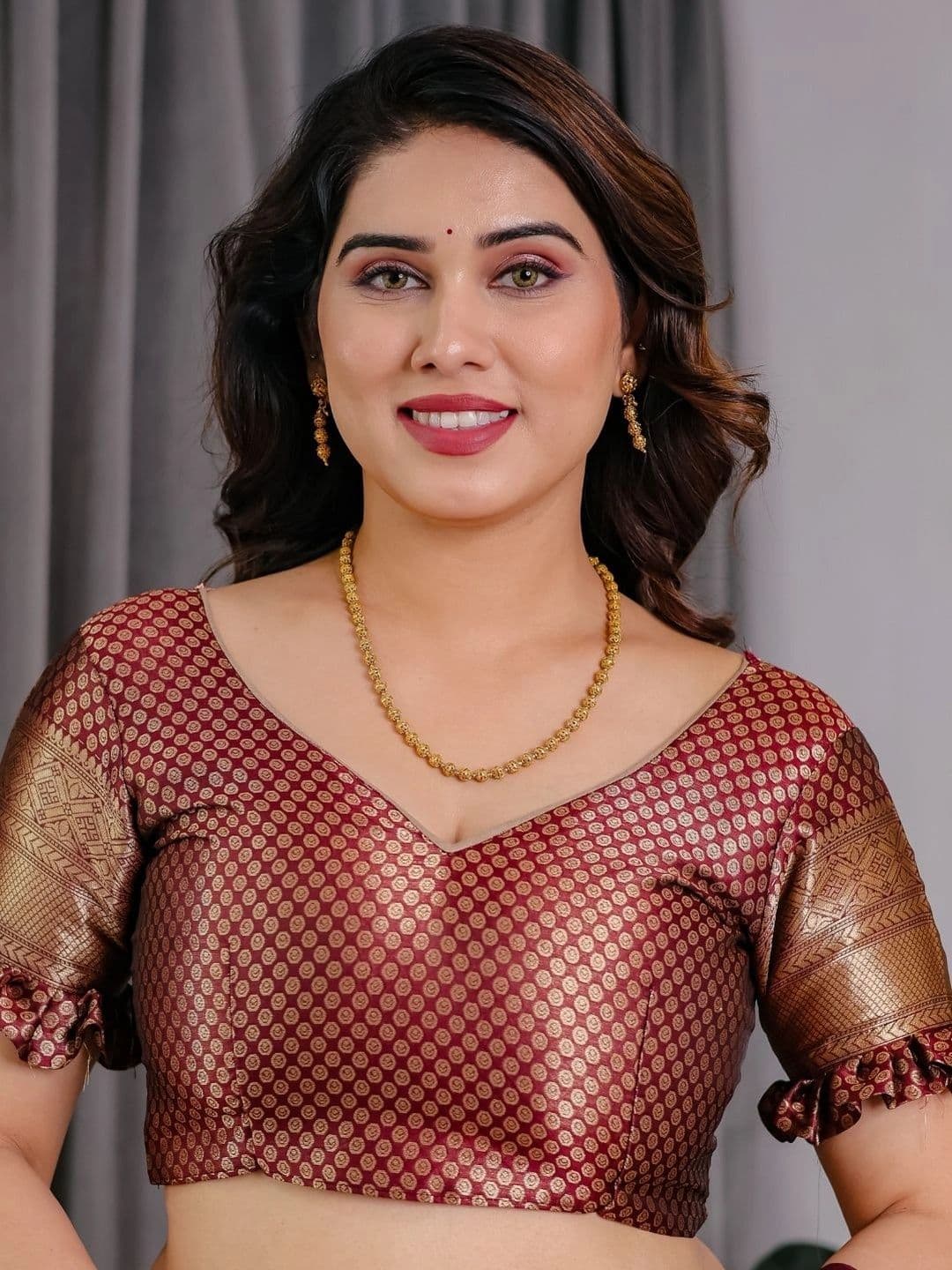Mitera Woven Design Zari Silk Blend Designer Saree thumbnail 3