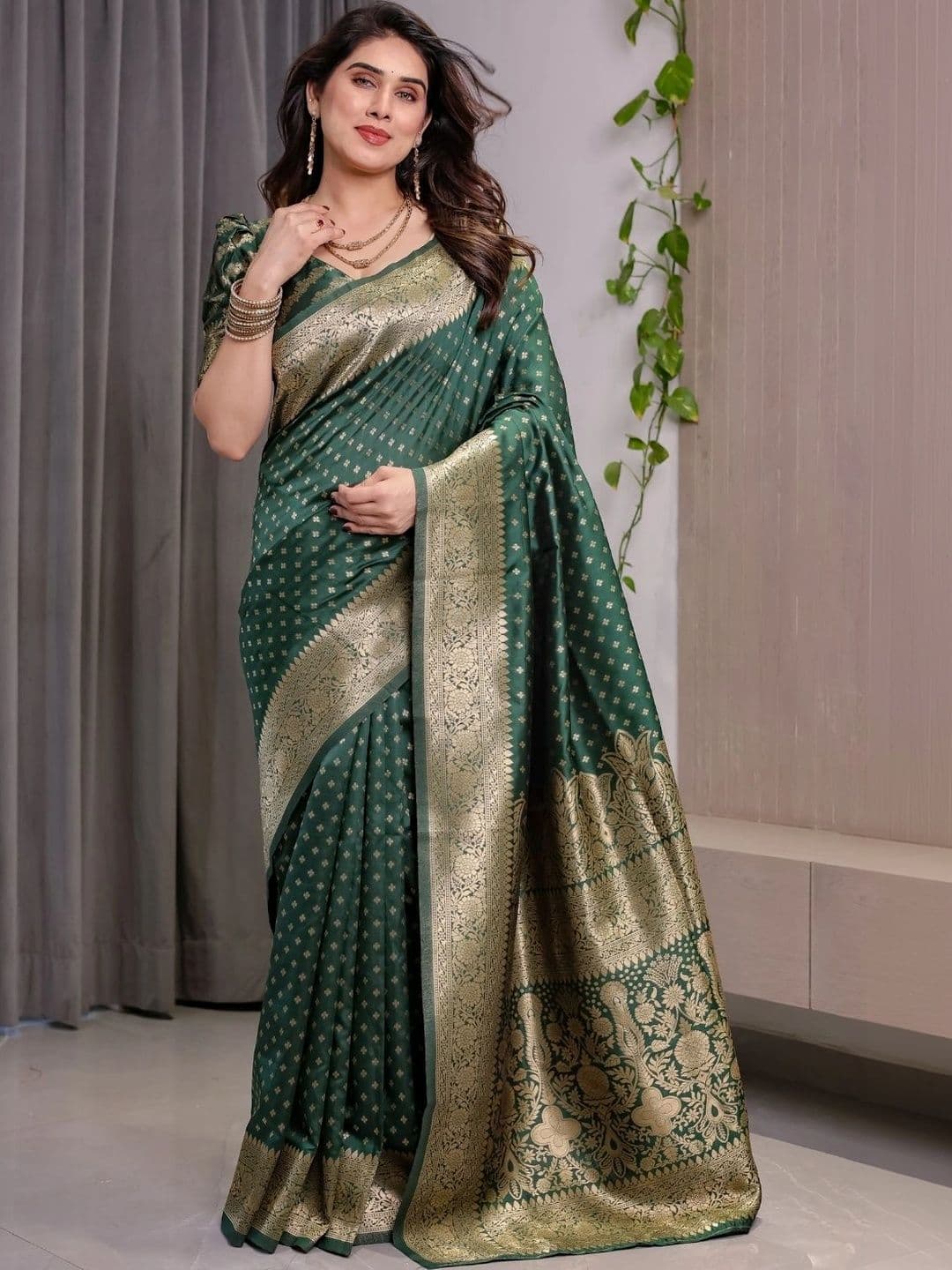 Mitera Woven Design Zari Silk Blend Designer Saree thumbnail 7