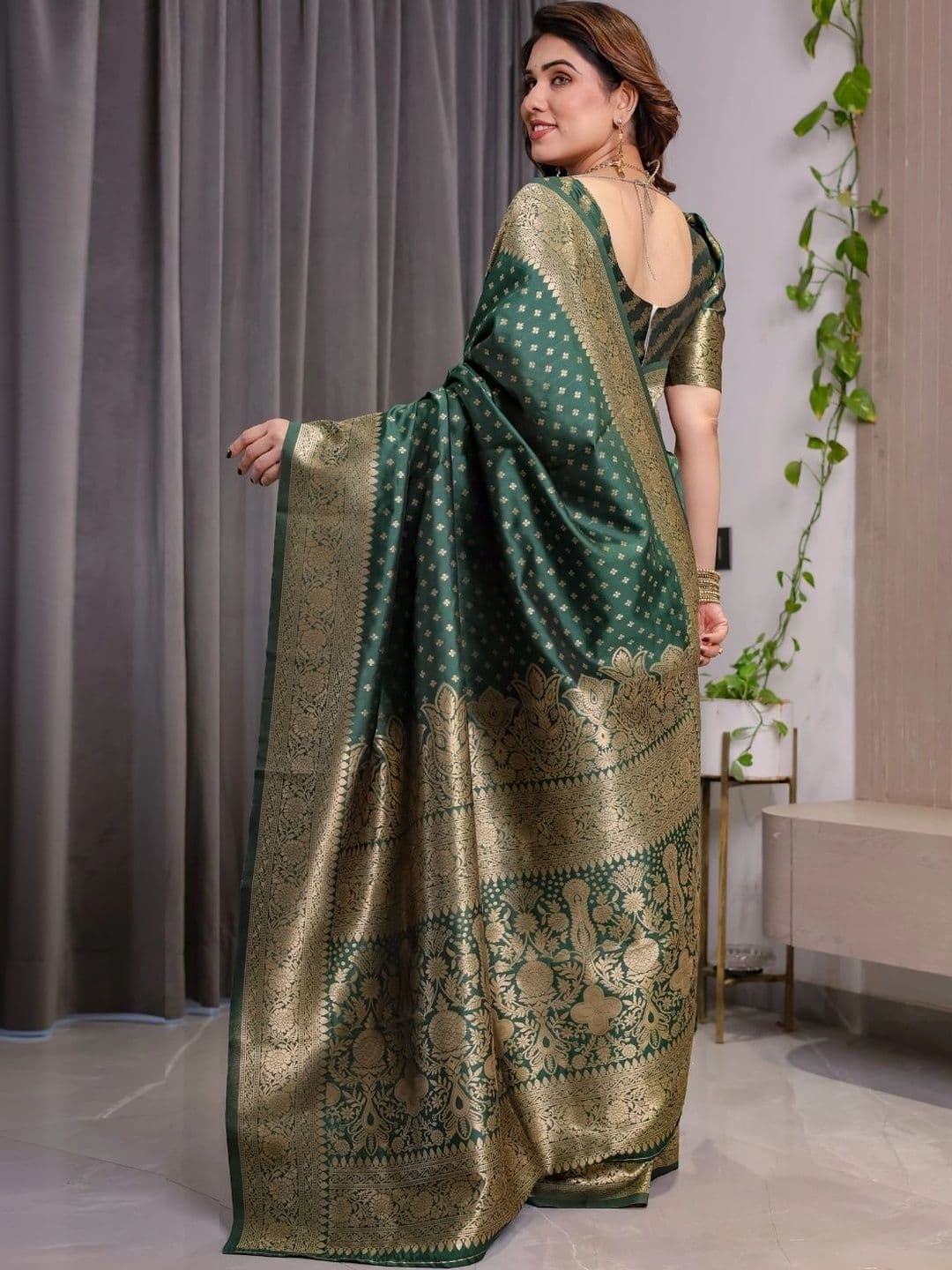 Mitera Woven Design Zari Silk Blend Designer Saree thumbnail 6