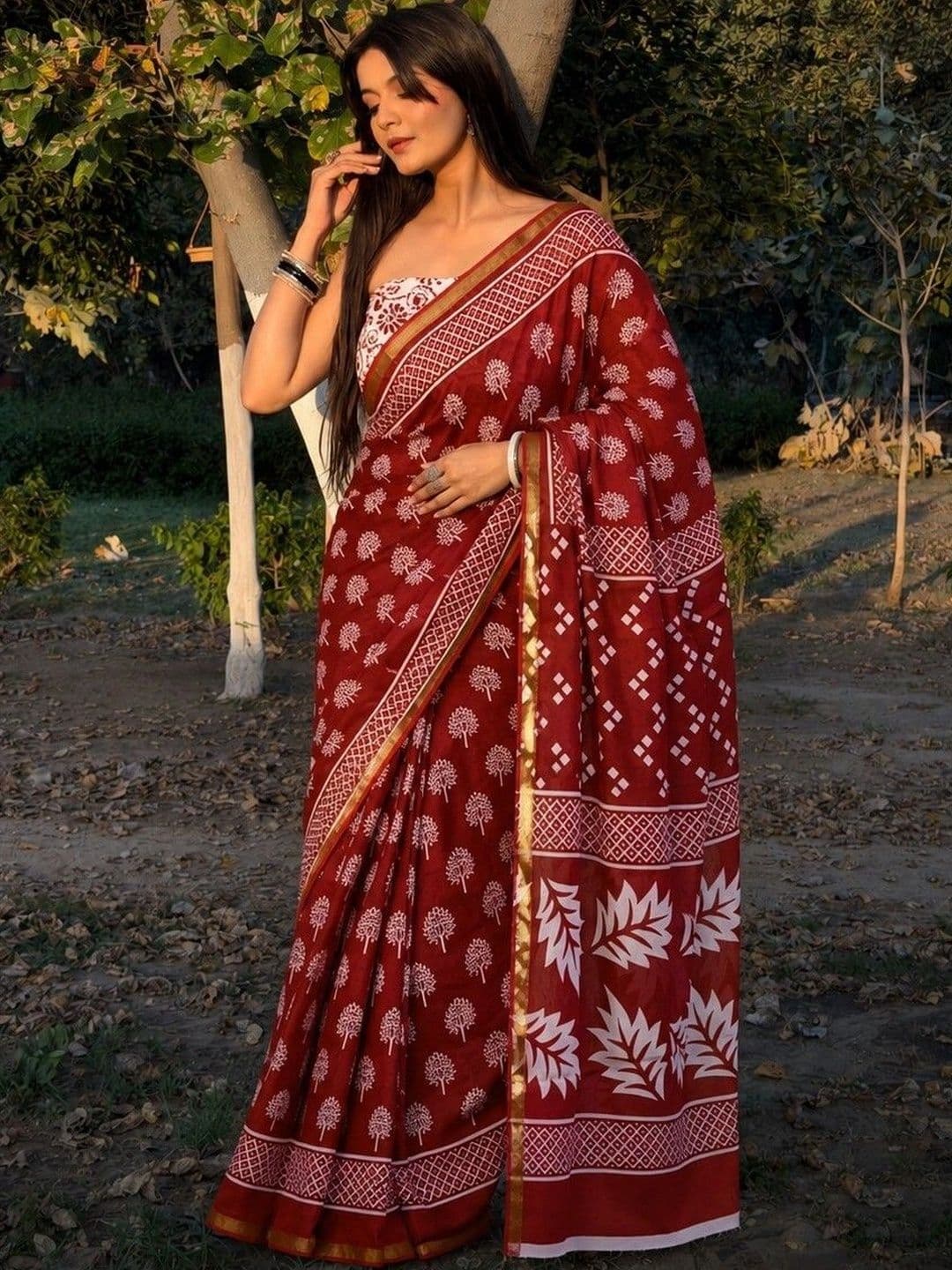 Lovwear Ethnic Motifs Pure Cotton Handloom Ikat Saree thumbnail 4