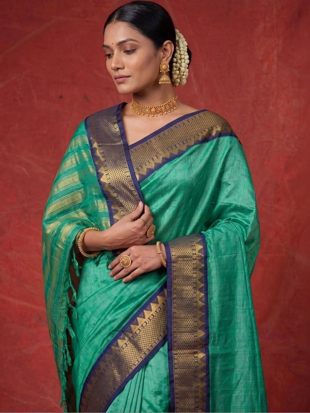 SAMANTHA Woven Design Zari Silk Blend Banarasi Saree thumbnail 2