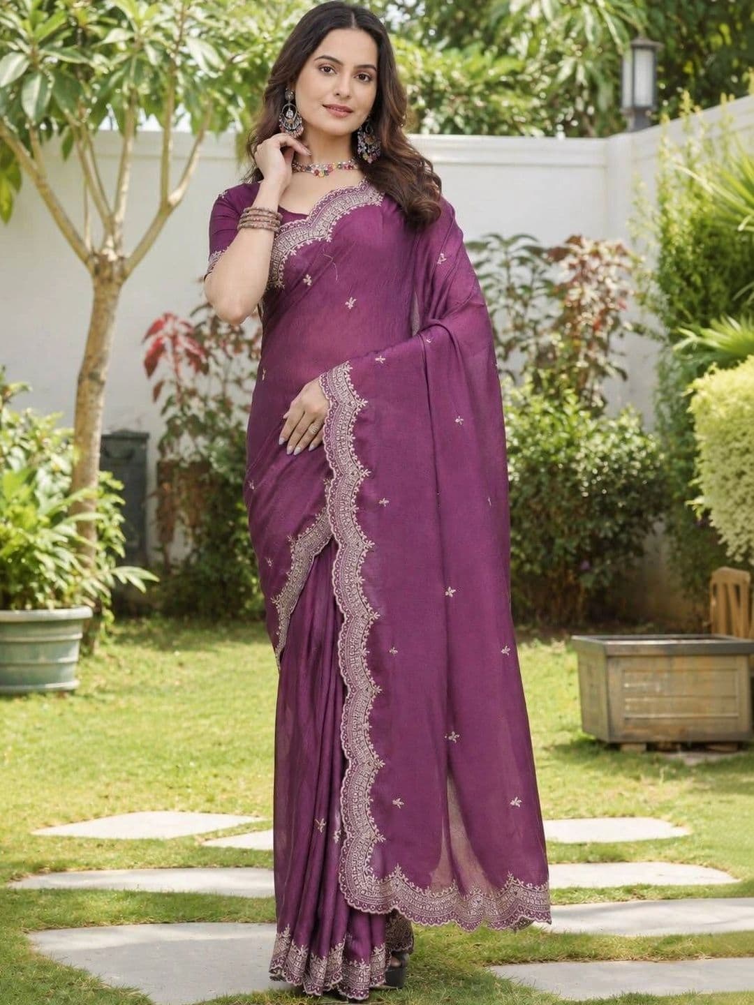 Saanvi Ethnic Motifs Embroidered Poly Georgette Saree - view 1
