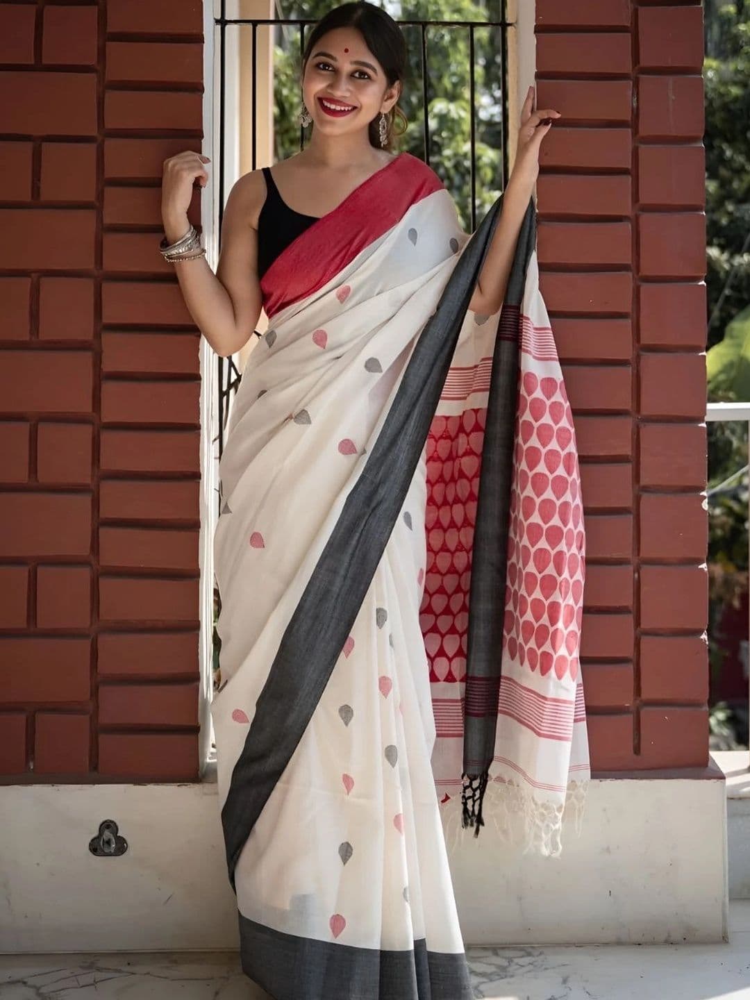 MISS WEARS Paisley Saree thumbnail 6