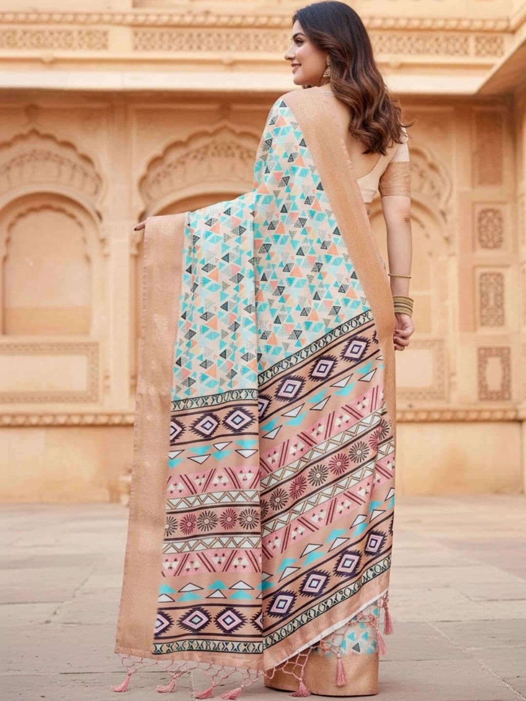 Mitera Floral Silk Blend Designer Saree thumbnail 4