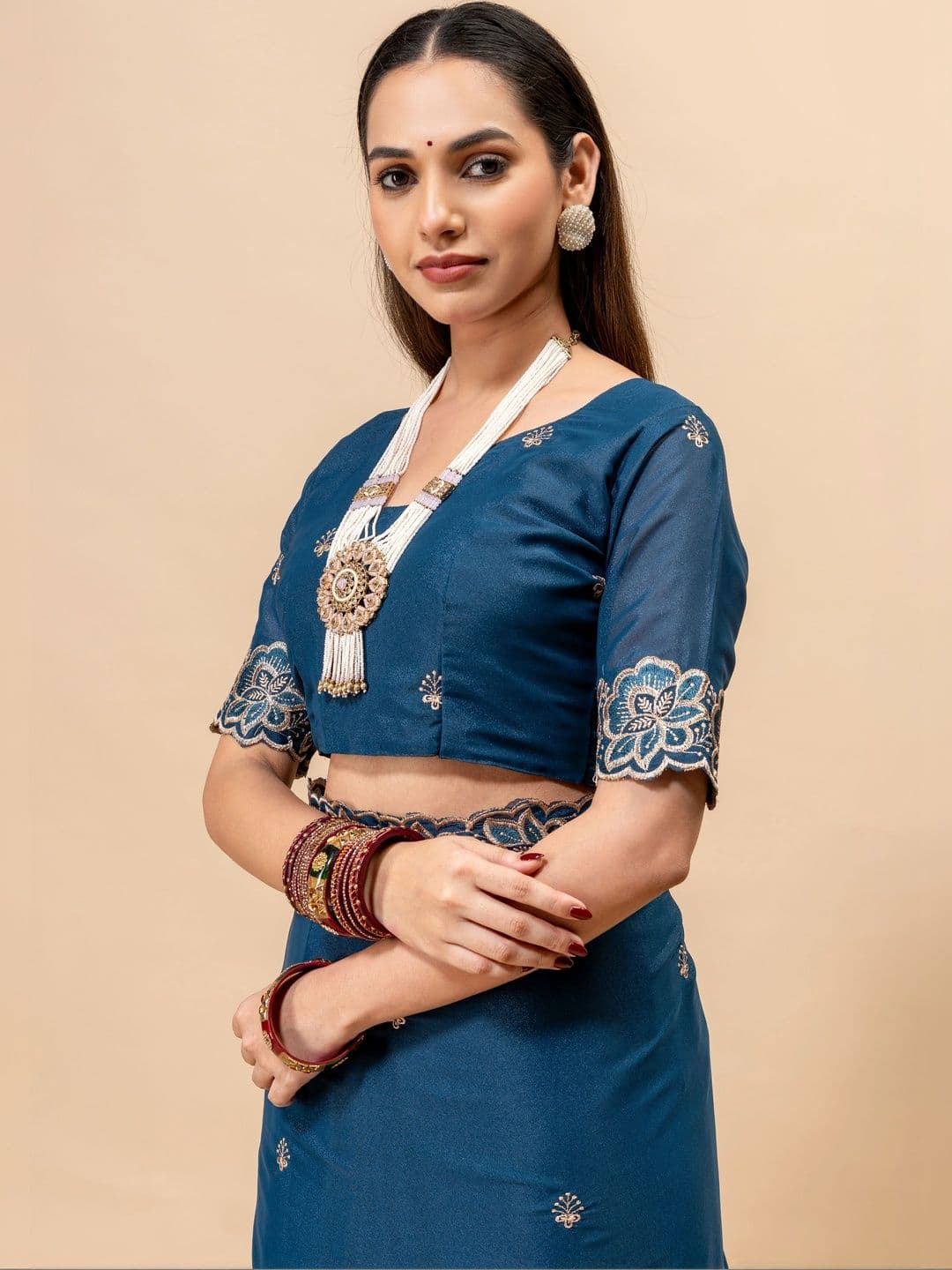 LabelVASTRA Embellished Embroidered Poly Georgette Saree thumbnail 7