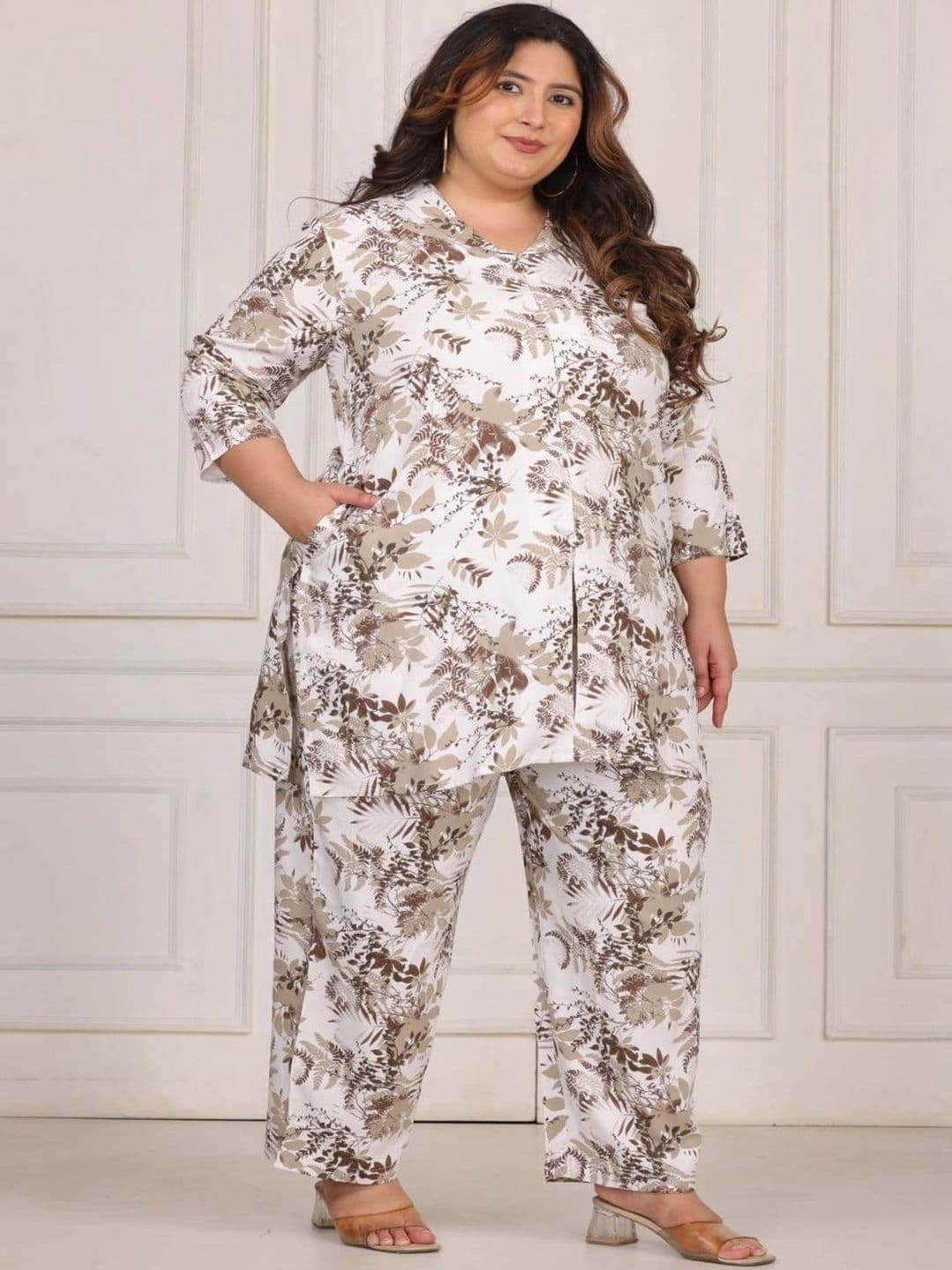 Sandhya's Plus Women Floral Printed Regular Kurta with Pyjamas thumbnail 3