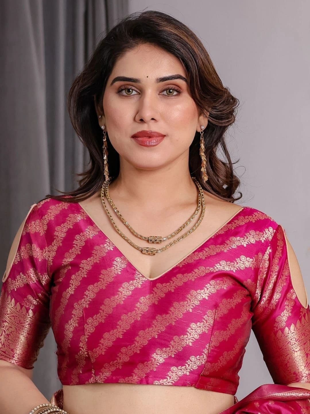Mitera Woven Design Zari Silk Blend Designer Saree thumbnail 2