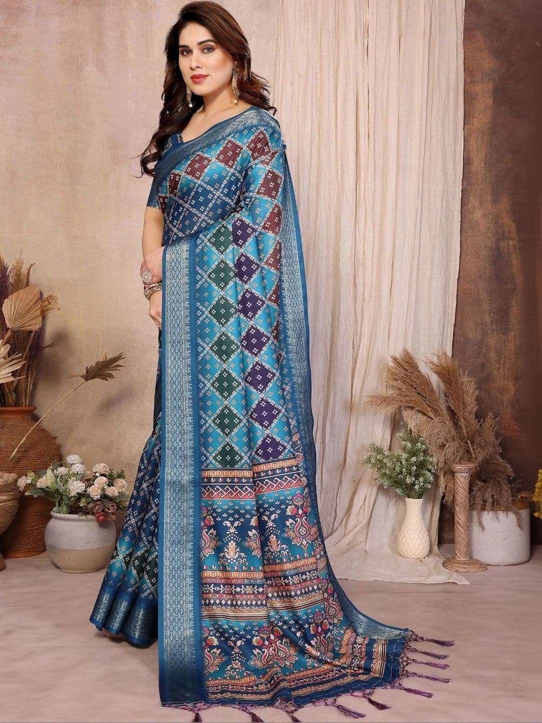 Mitera Floral Designer Saree thumbnail 5