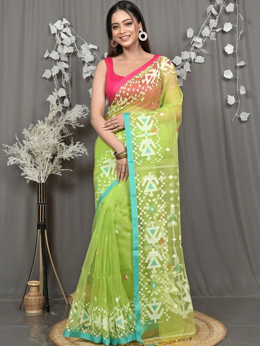 DipDiya Ethnic Motifs Sequinned Handloom Taant Saree thumbnail 3