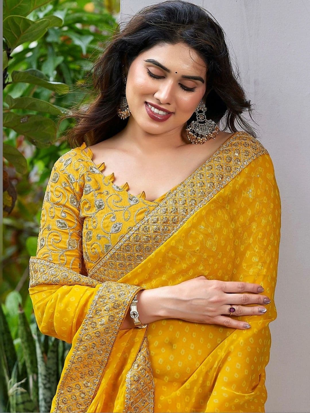 Mitera Bandhani Embroidered Pure Georgette Designer Saree thumbnail 4