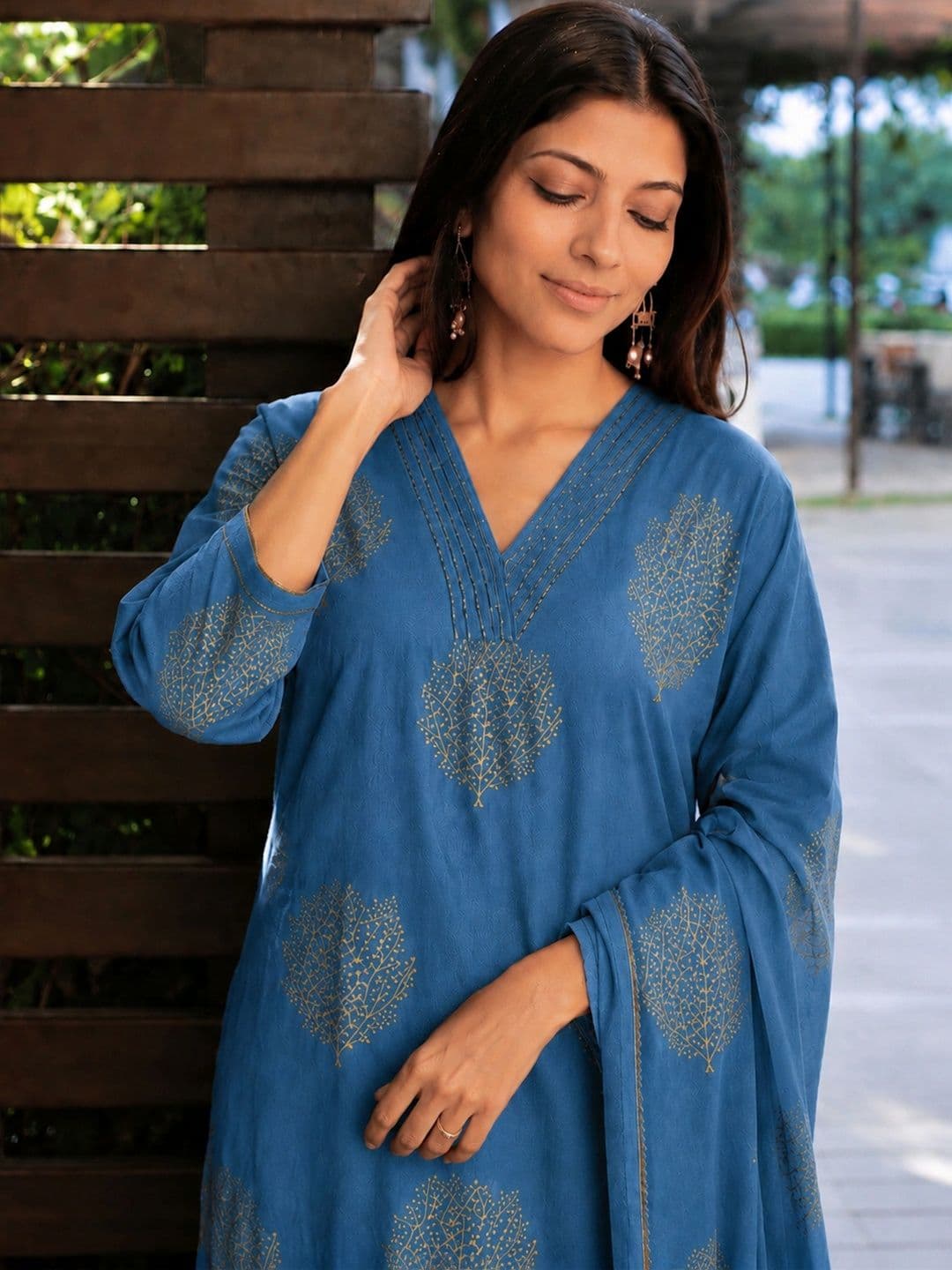 Klere Women Ethnic Motifs Printed Regular Kurta with Trousers & With Dupatta thumbnail 2