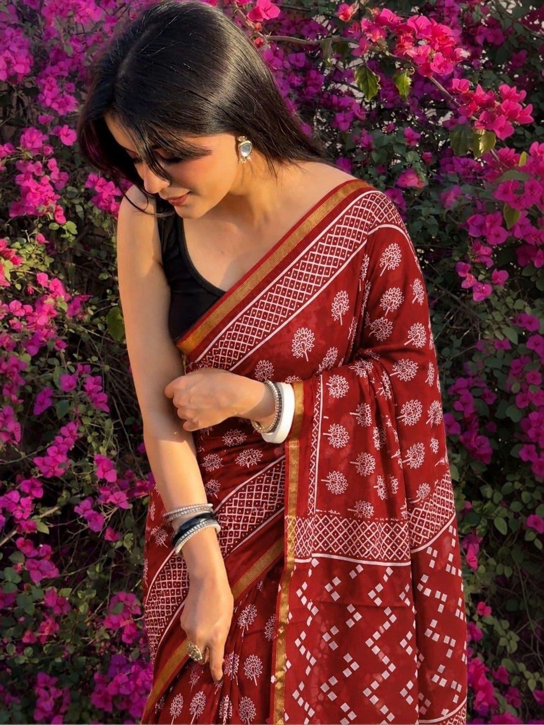 Lovwear Ethnic Motifs Pure Cotton Handloom Ikat Saree thumbnail 3