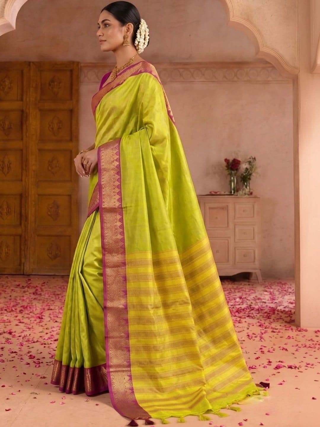 SAMANTHA Striped Zari Silk Blend Banarasi Saree thumbnail 4