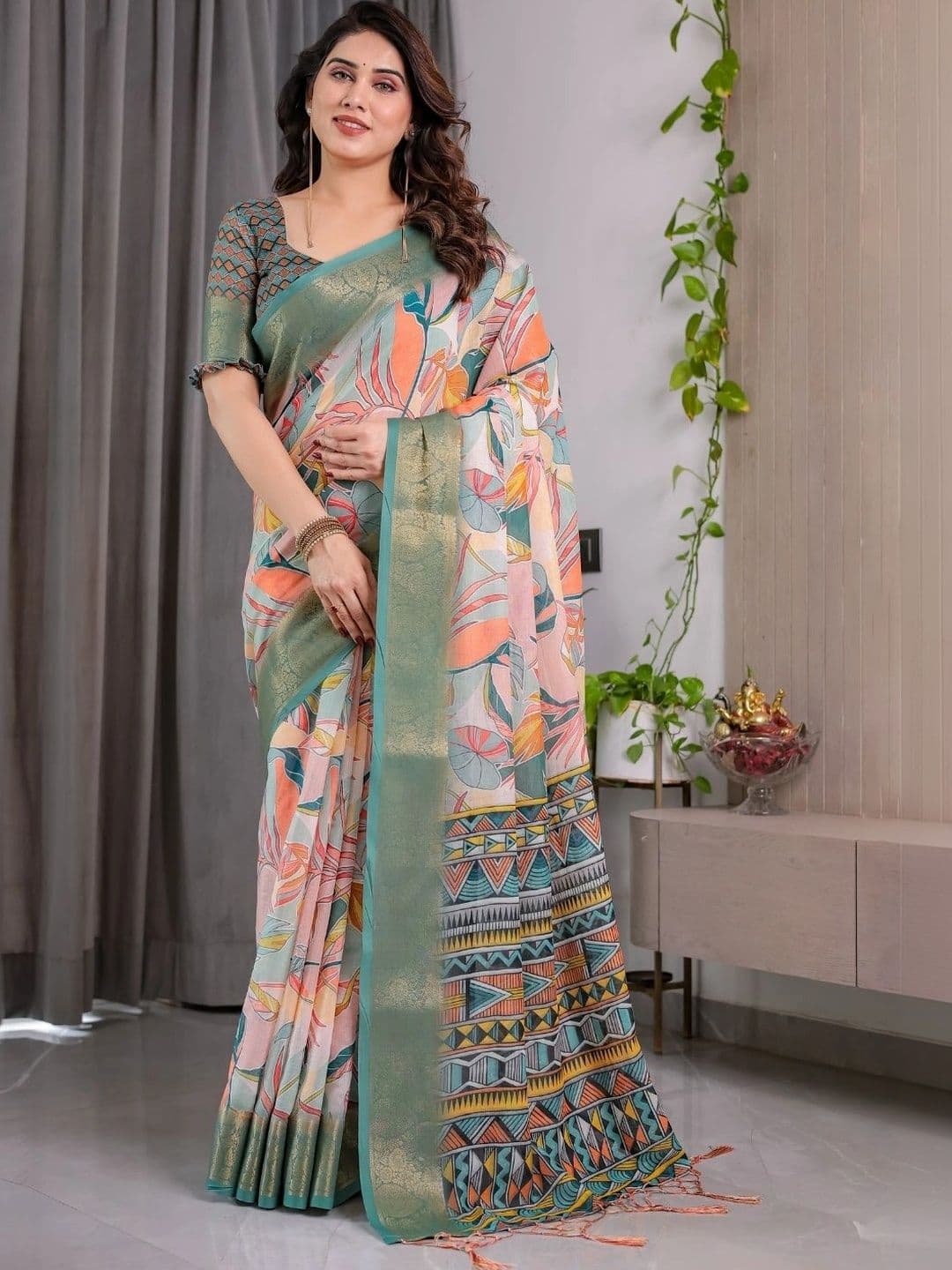 Mitera Silk Blend Designer Saree thumbnail 4