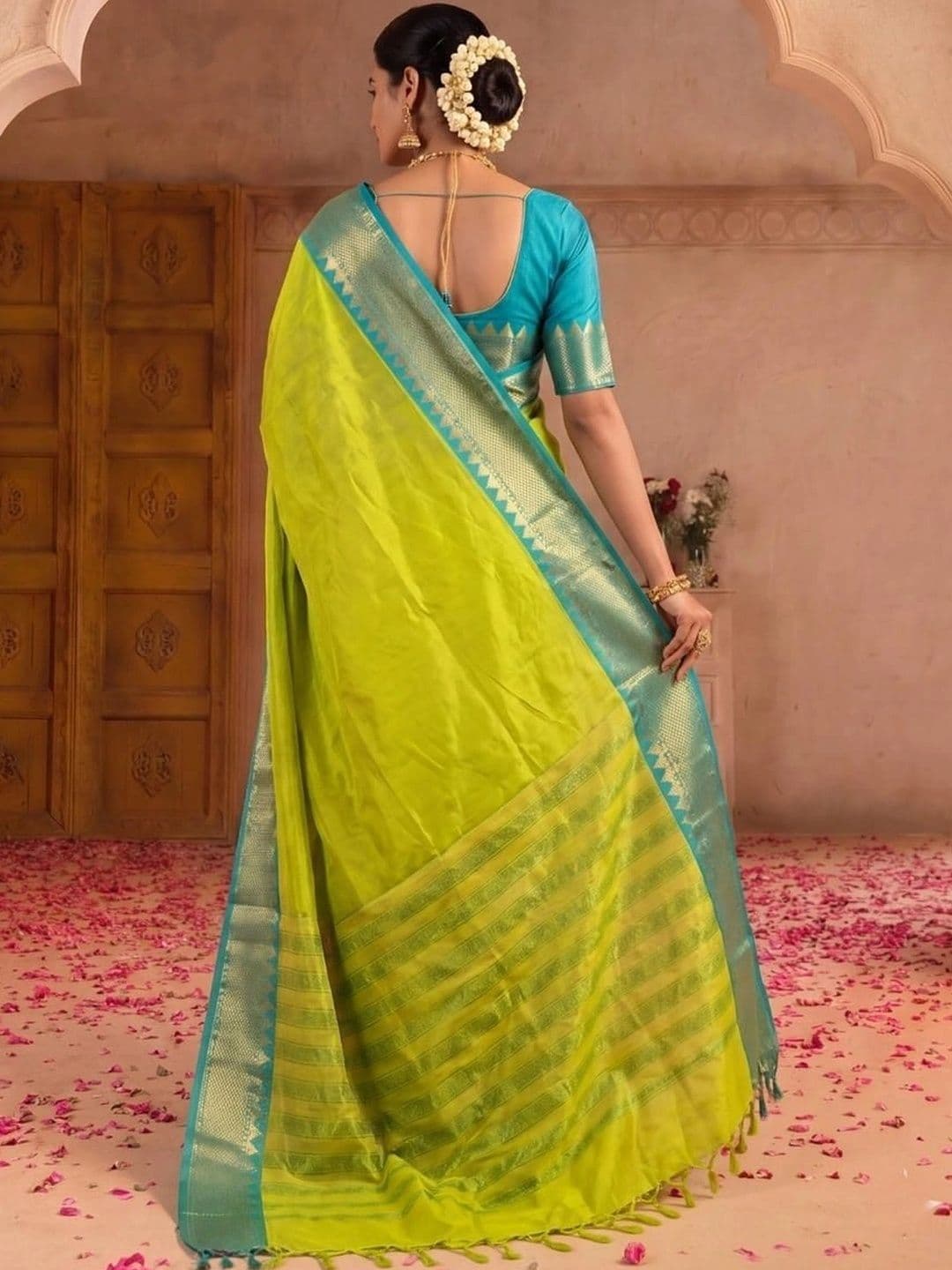 SAMANTHA Striped Zari Silk Blend Banarasi Saree thumbnail 3