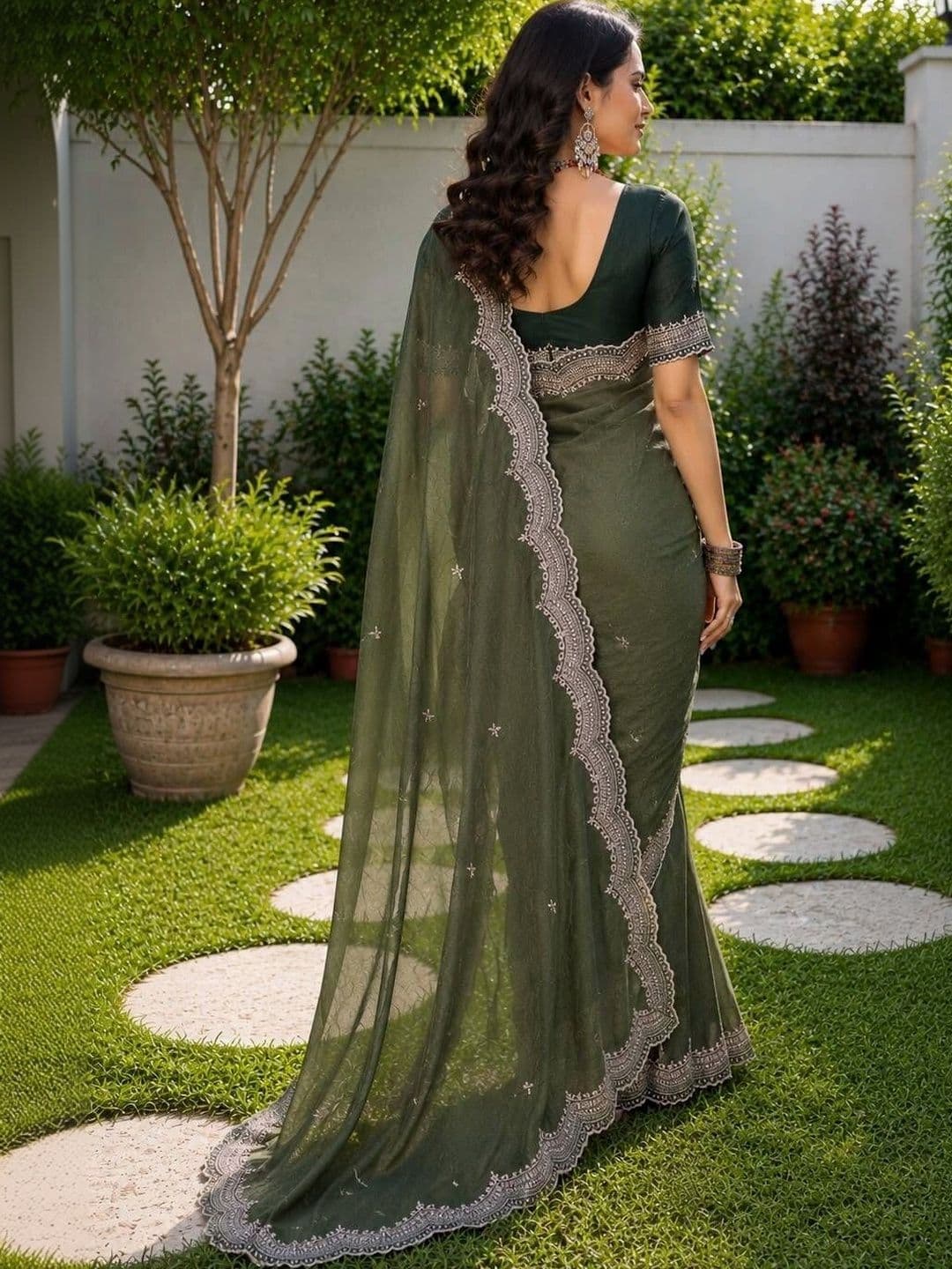LabelVASTRA Ethnic Motifs Embroidered Poly Georgette Saree thumbnail 5