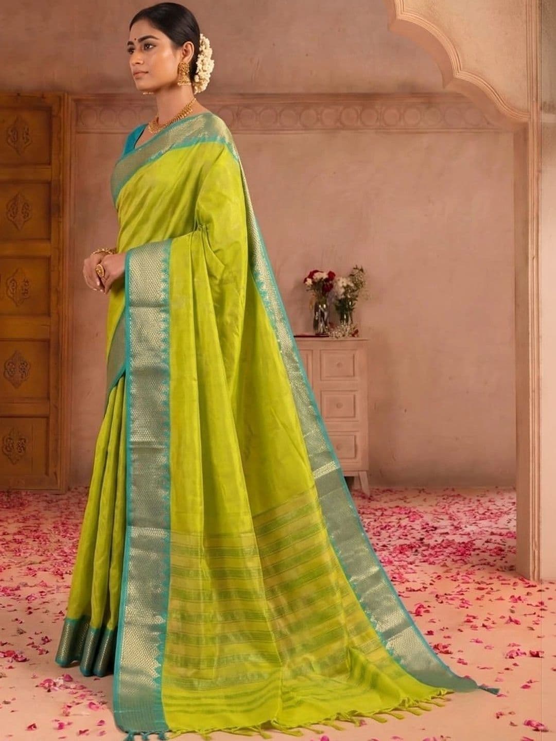 SAMANTHA Striped Zari Silk Blend Banarasi Saree thumbnail 6