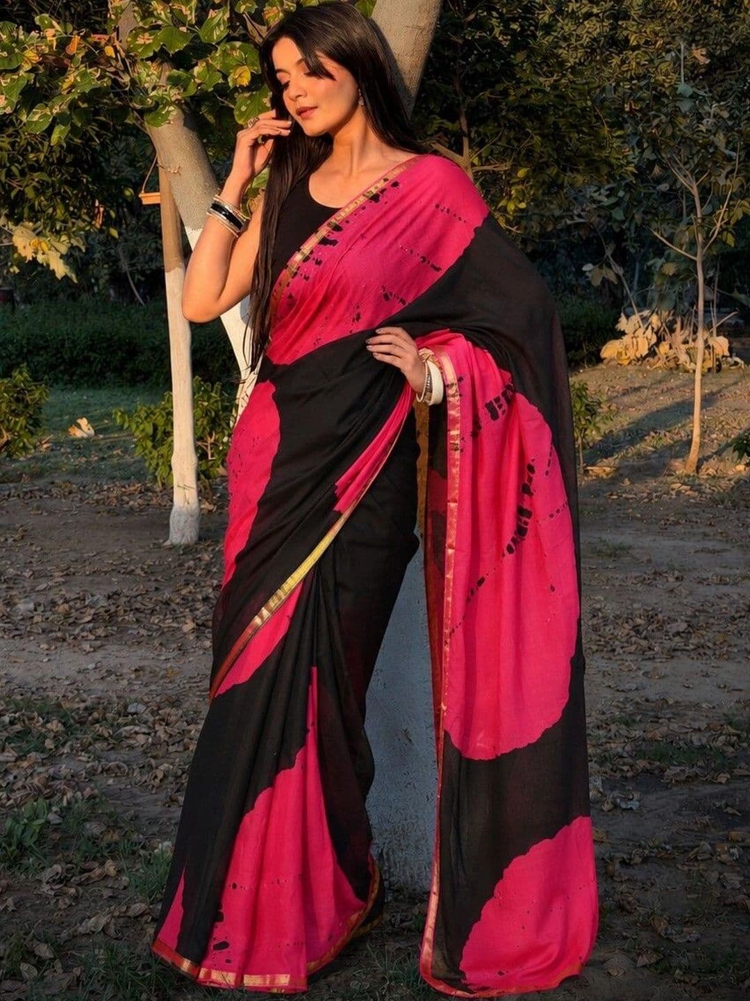 Lovwear Tie and Dye Pure Cotton Handloom Ikat Saree thumbnail 2