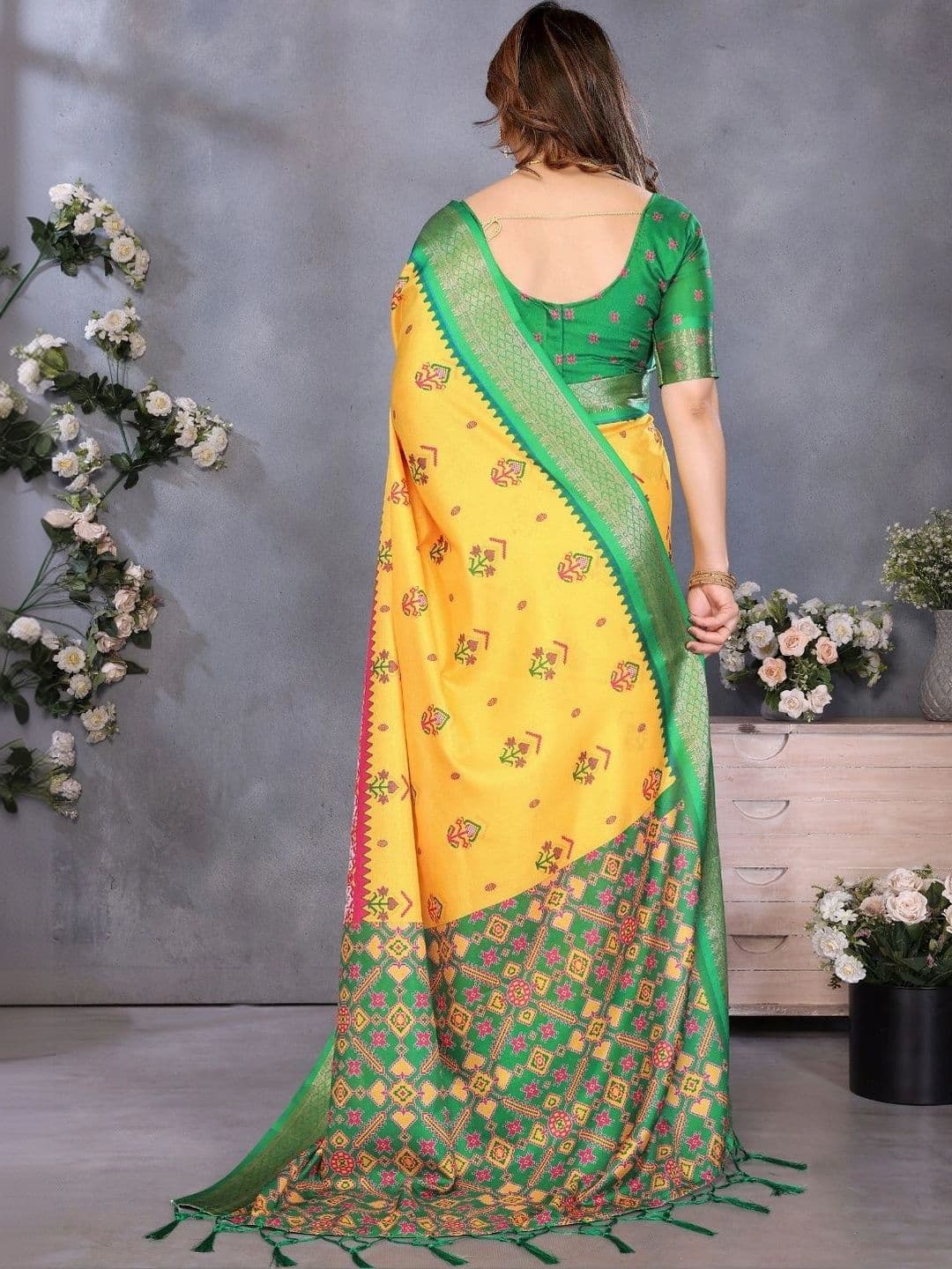Mitera Floral Zari Linen Blend Designer Saree thumbnail 4
