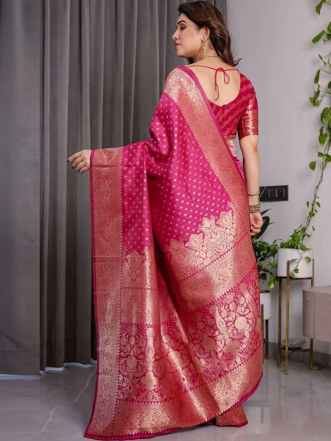 Mitera Woven Design Zari Silk Blend Designer Saree thumbnail 6