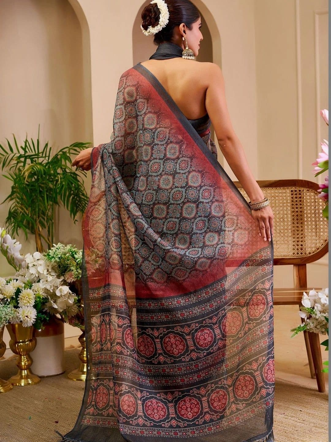 Mitera Floral Tissue Designer Saree thumbnail 5