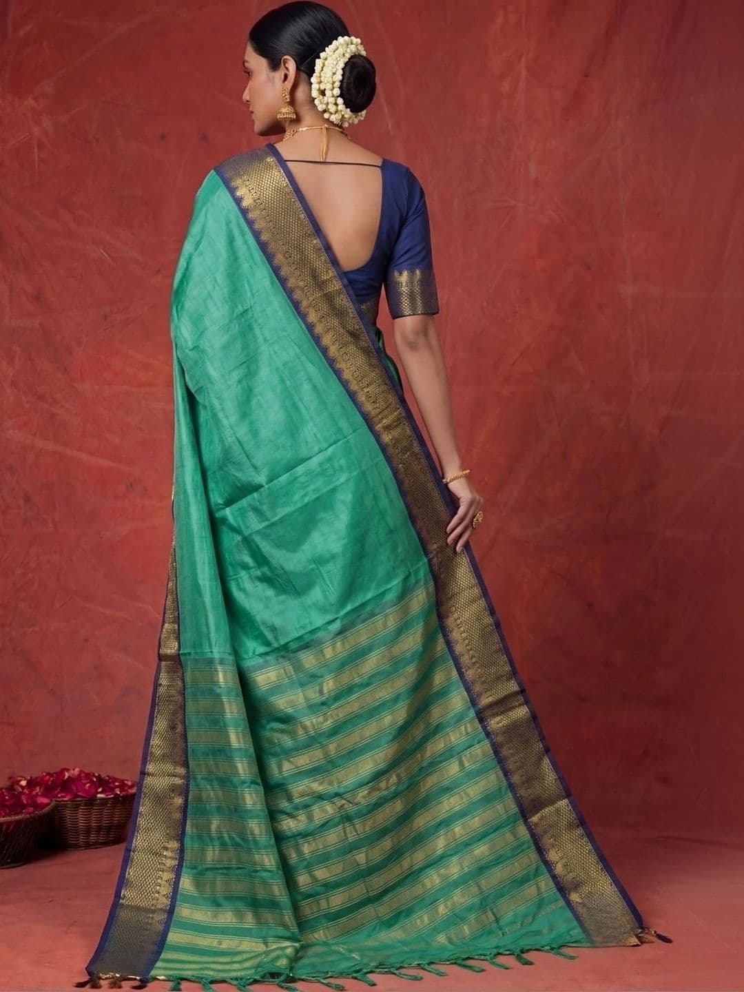 SAMANTHA Woven Design Zari Silk Blend Banarasi Saree thumbnail 7