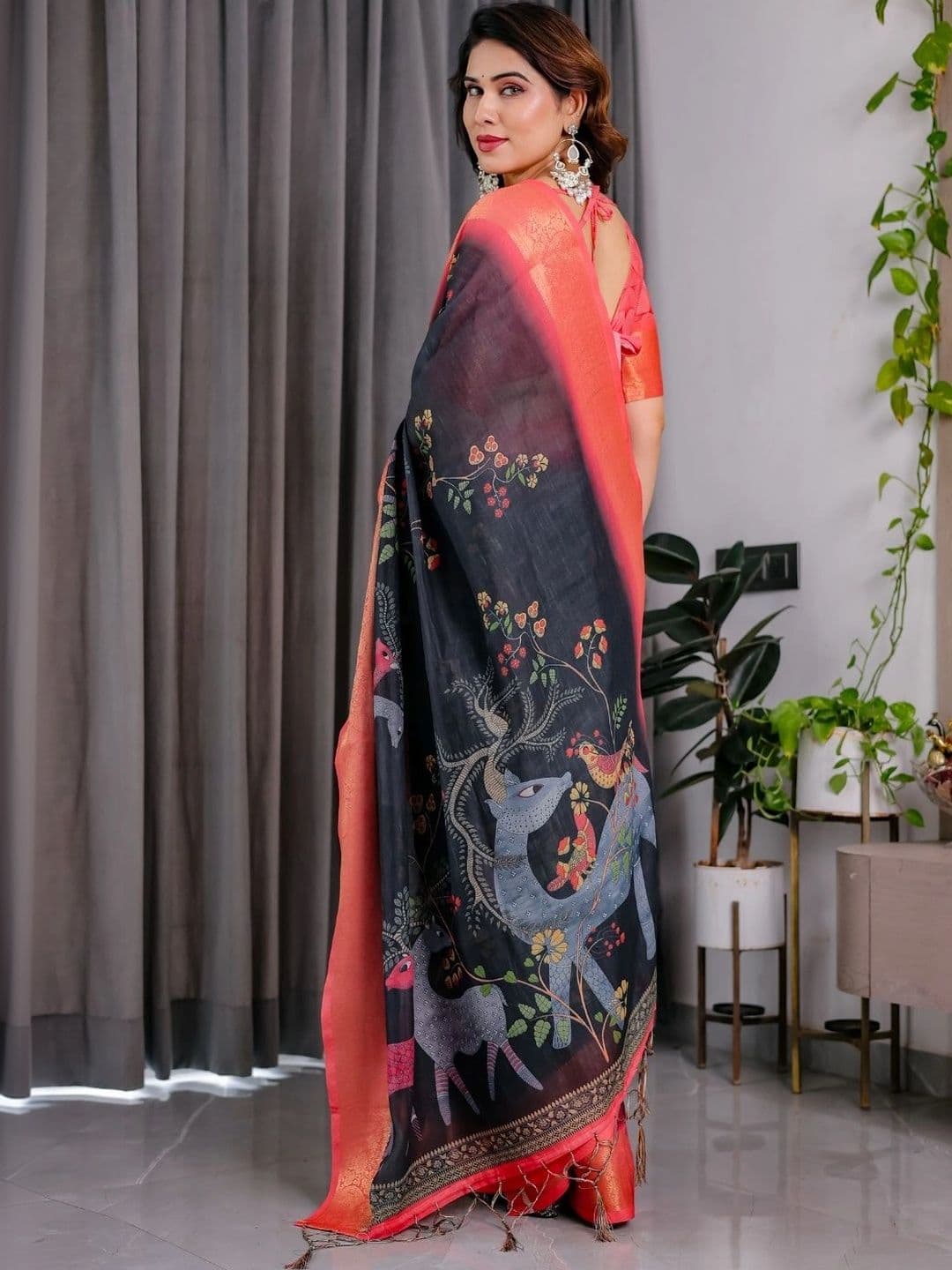 Mitera Floral Silk Blend Designer Saree thumbnail 4
