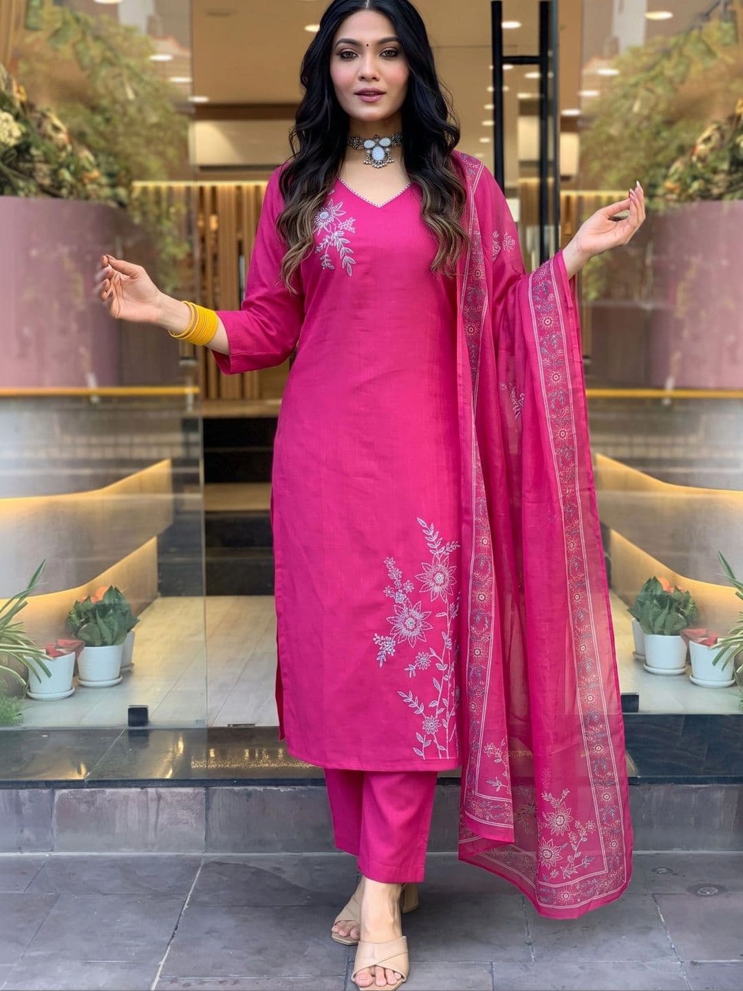Anouk Women Ethnic Motifs Embroidered Regular Thread Work Kurta Set - view 1