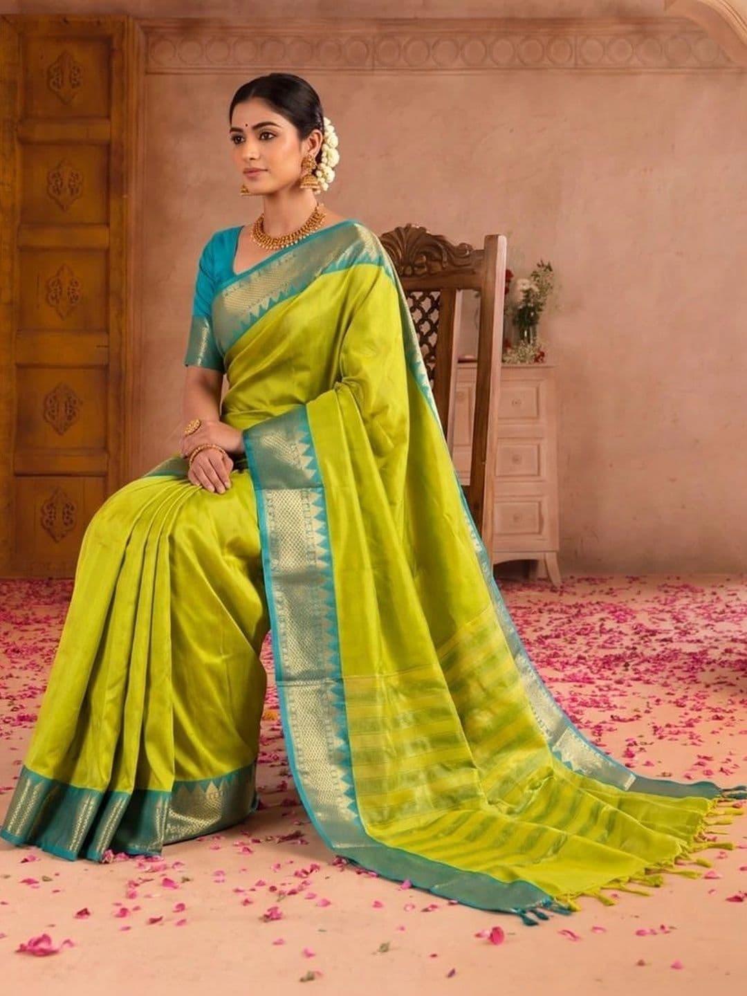 SAMANTHA Striped Zari Silk Blend Banarasi Saree thumbnail 4