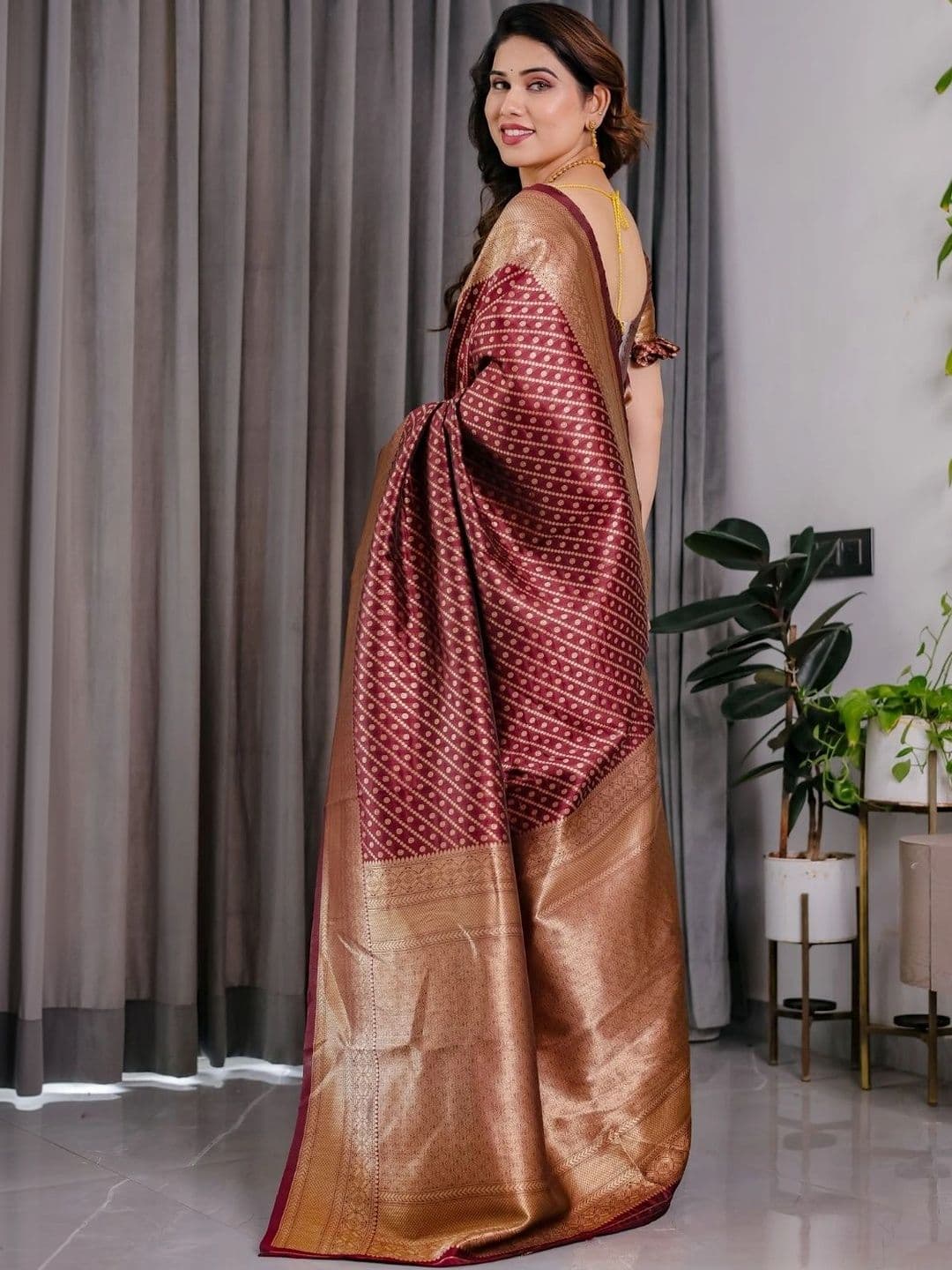 Mitera Woven Design Zari Silk Blend Designer Saree thumbnail 2