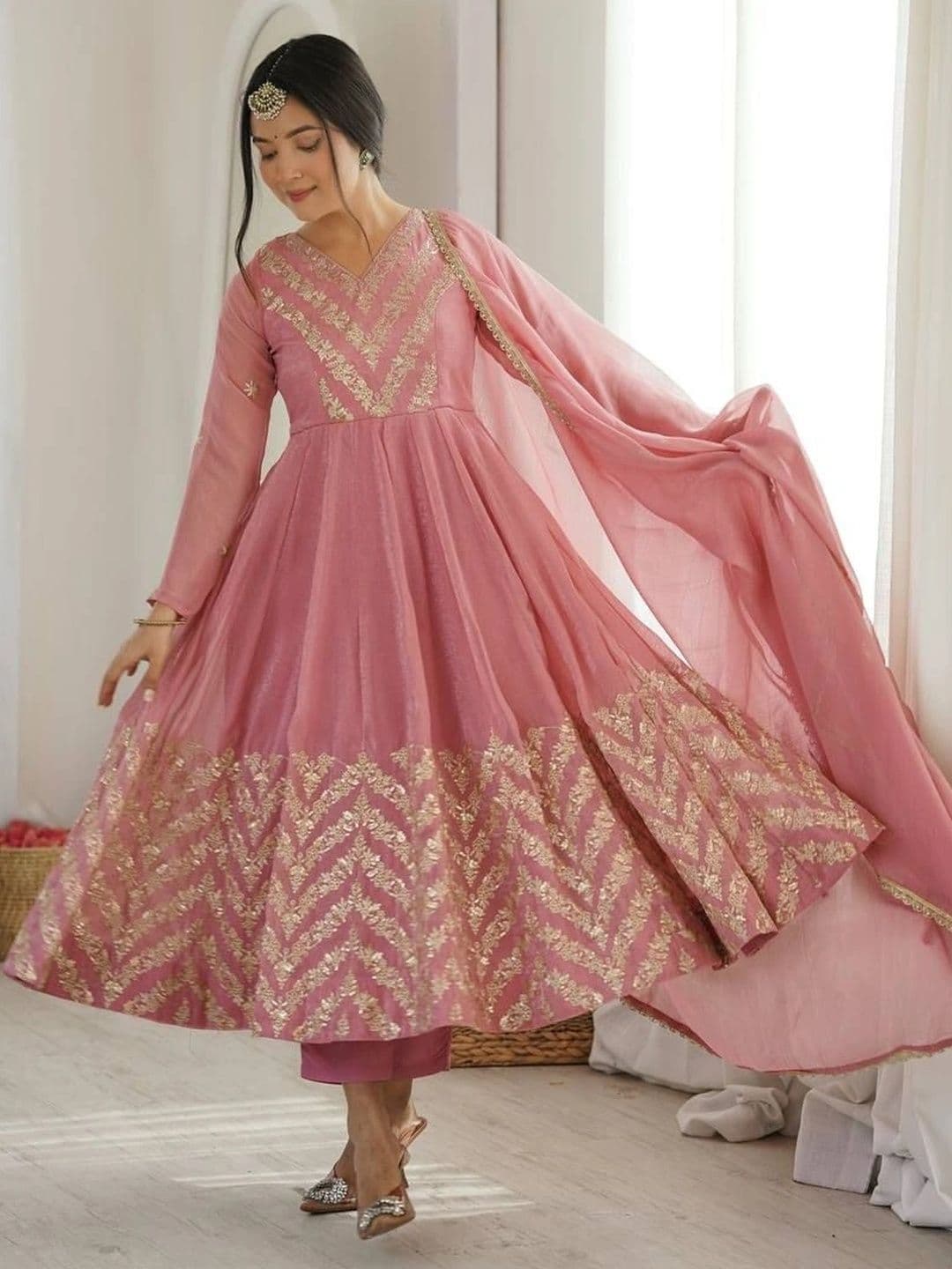 VastraBazaar Women Embroidered Empire Pure Silk Kurta with Trousers & With Dupatta thumbnail 7