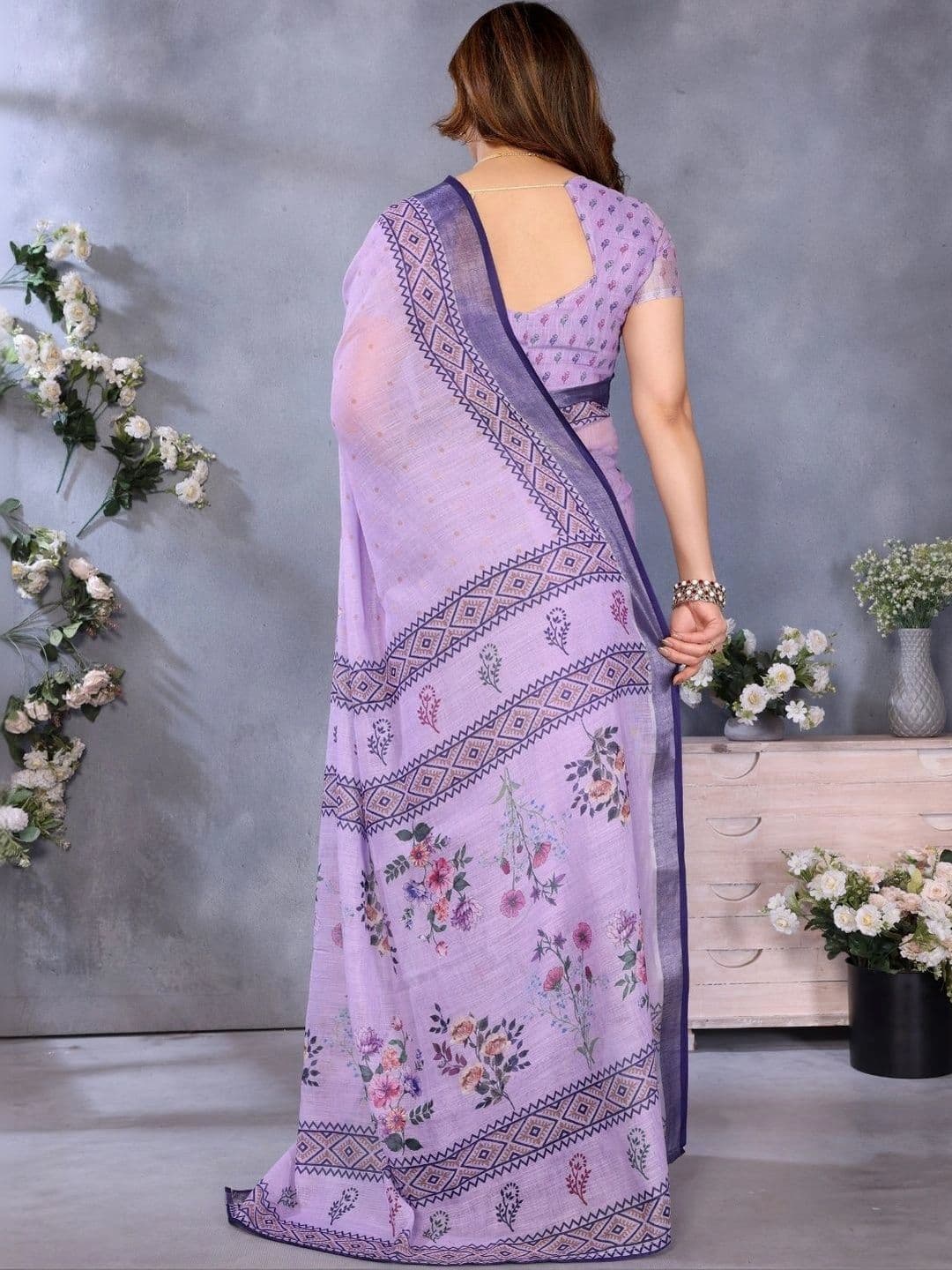 Mitera Floral Linen Blend Designer Saree thumbnail 3