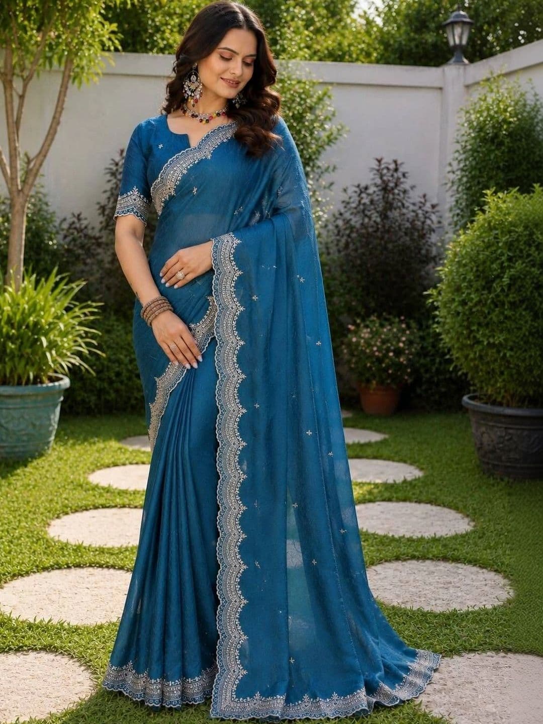 Saanvi Ethnic Motifs Embroidered Poly Georgette Saree - view 1