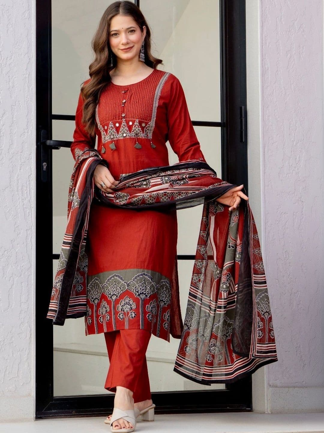 Amayra Women Ethnic Motifs Printed Panelled Mirror Work Pure Cotton Kurta with Trousers & With Dupatta thumbnail 4
