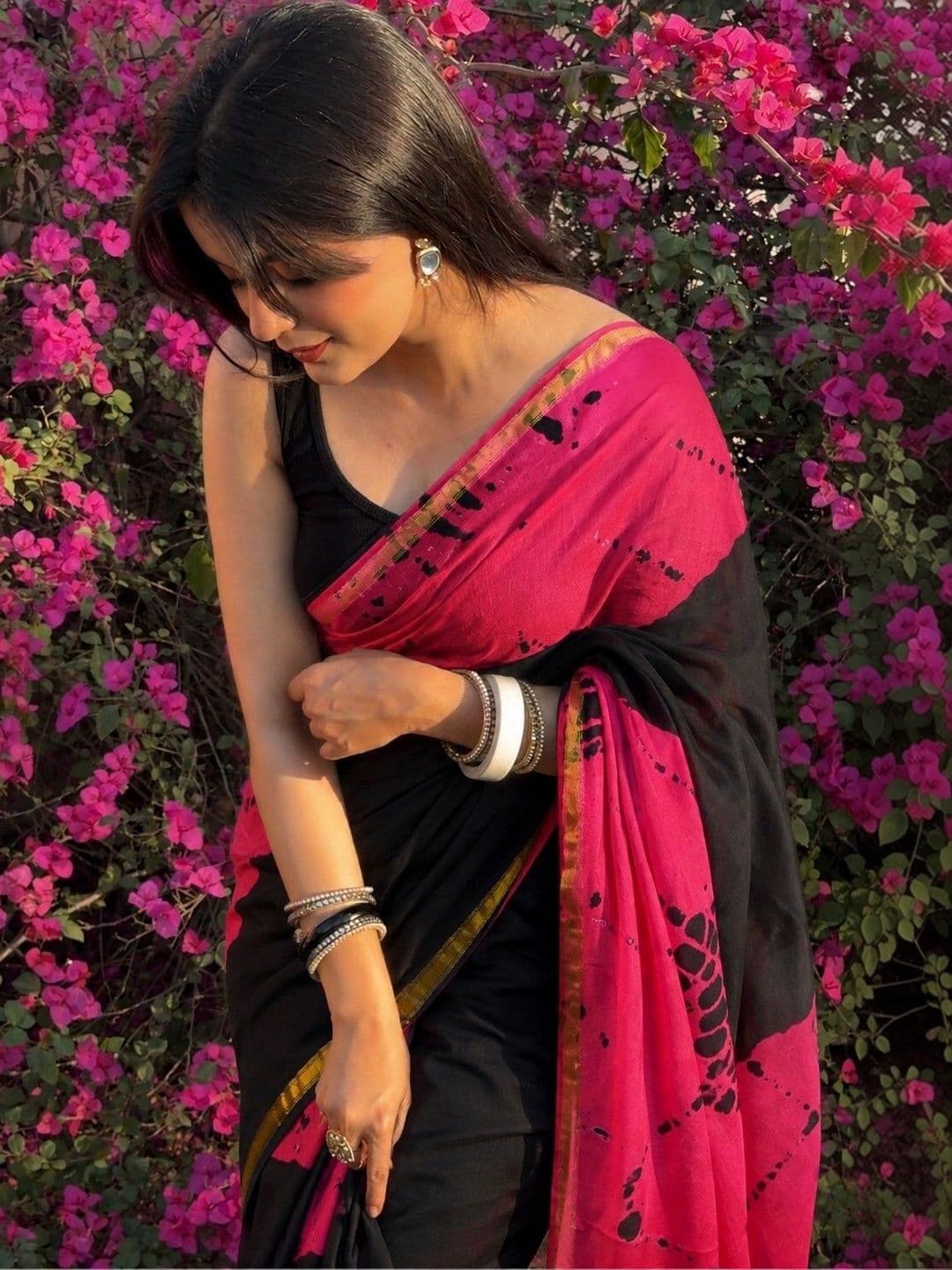 Lovwear Tie and Dye Pure Cotton Handloom Ikat Saree thumbnail 4