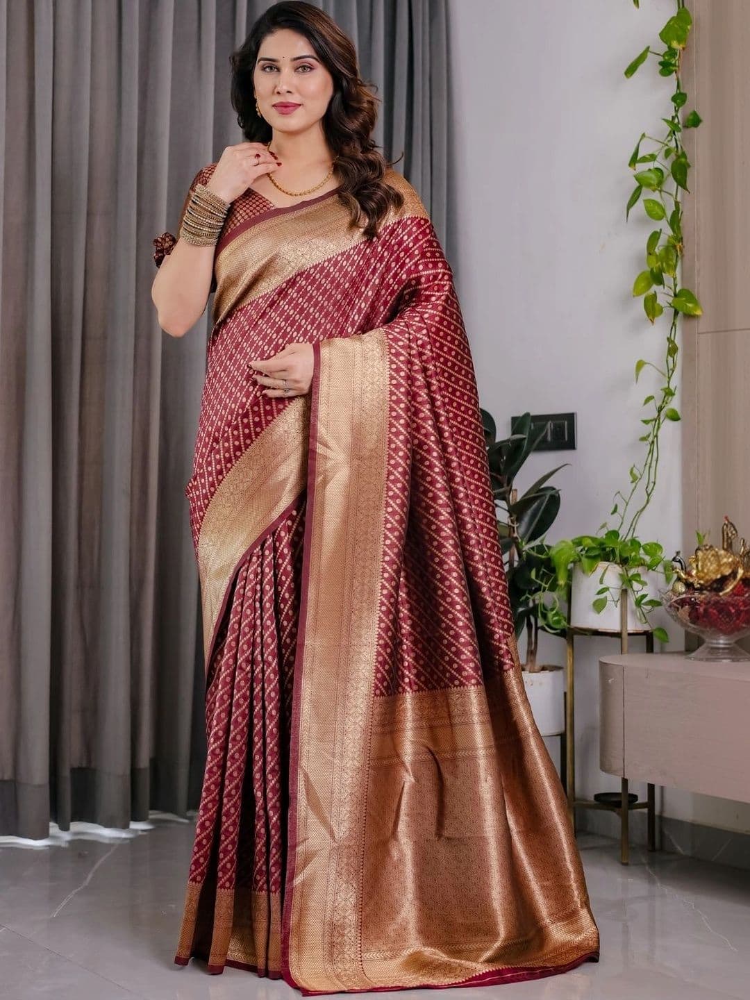 Mitera Woven Design Zari Silk Blend Designer Saree thumbnail 5