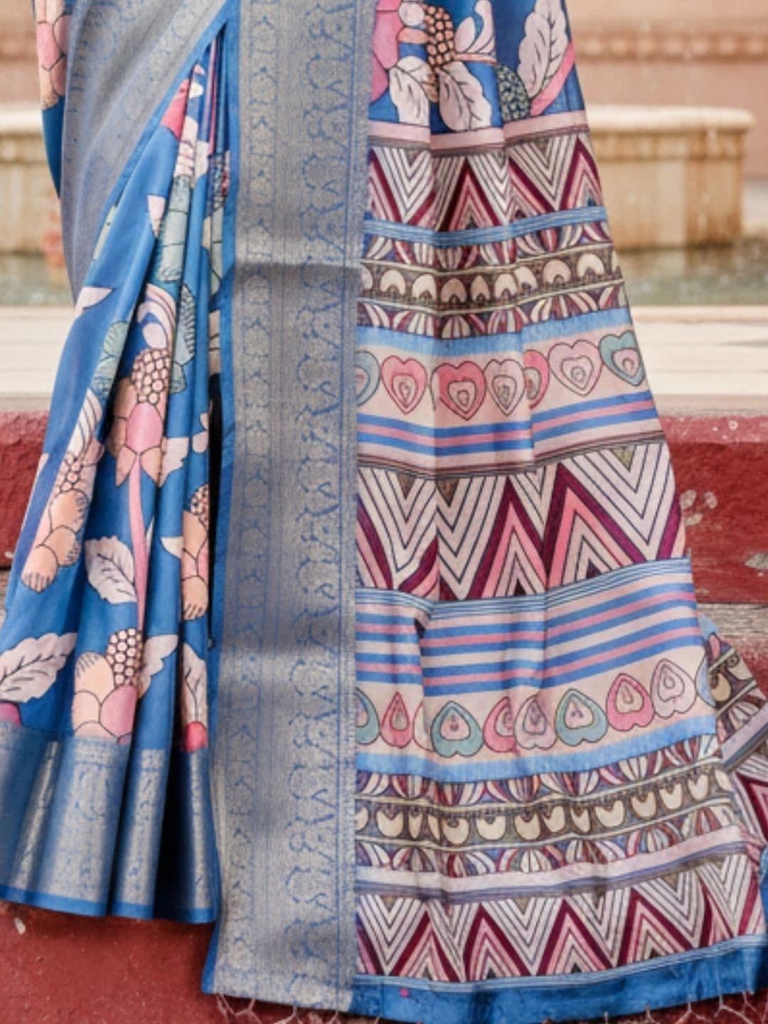 Mitera Floral Silk Blend Designer Saree thumbnail 2