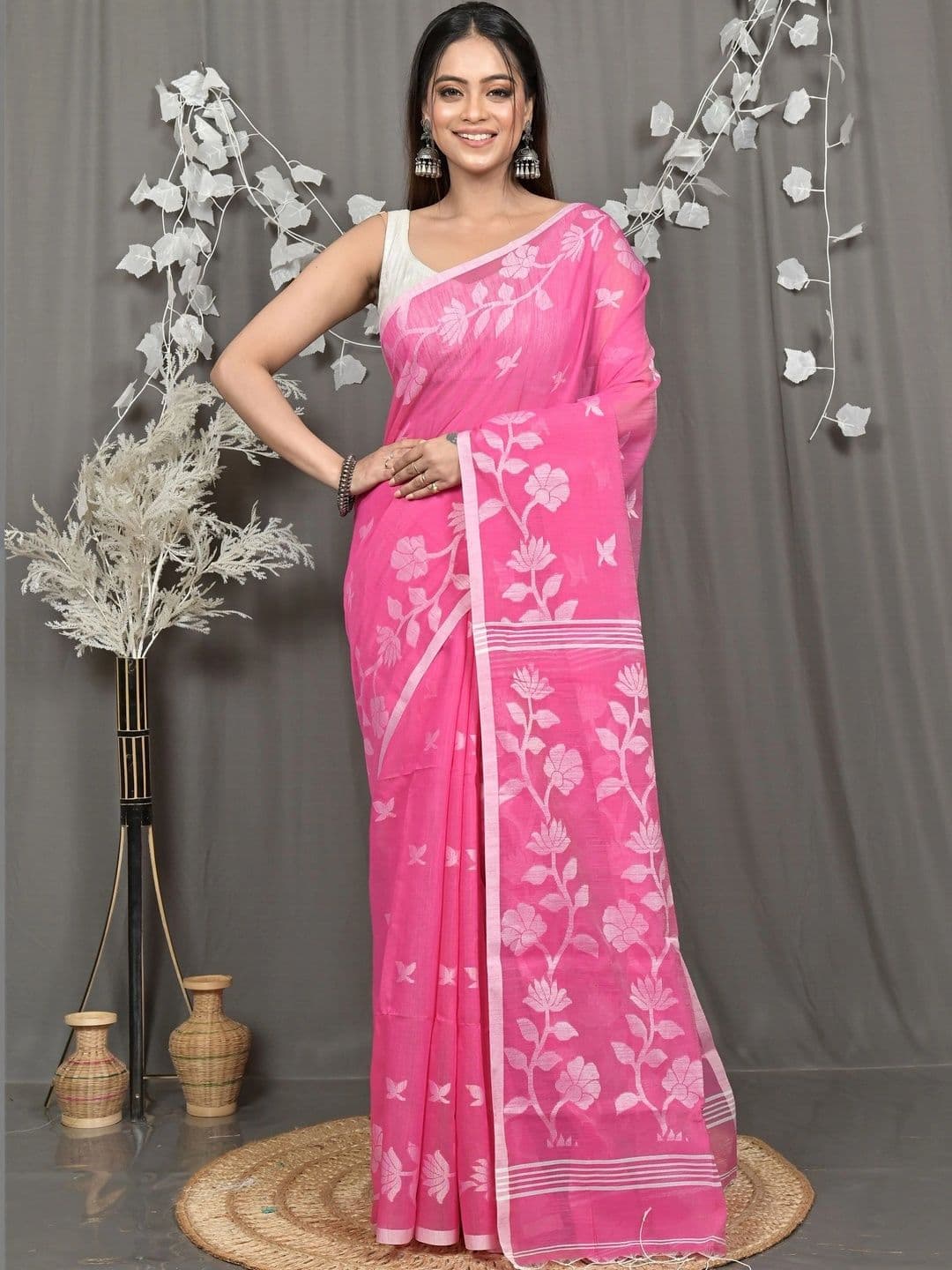 DipDiya Woven Design Sequinned Handloom Taant Saree - view 1