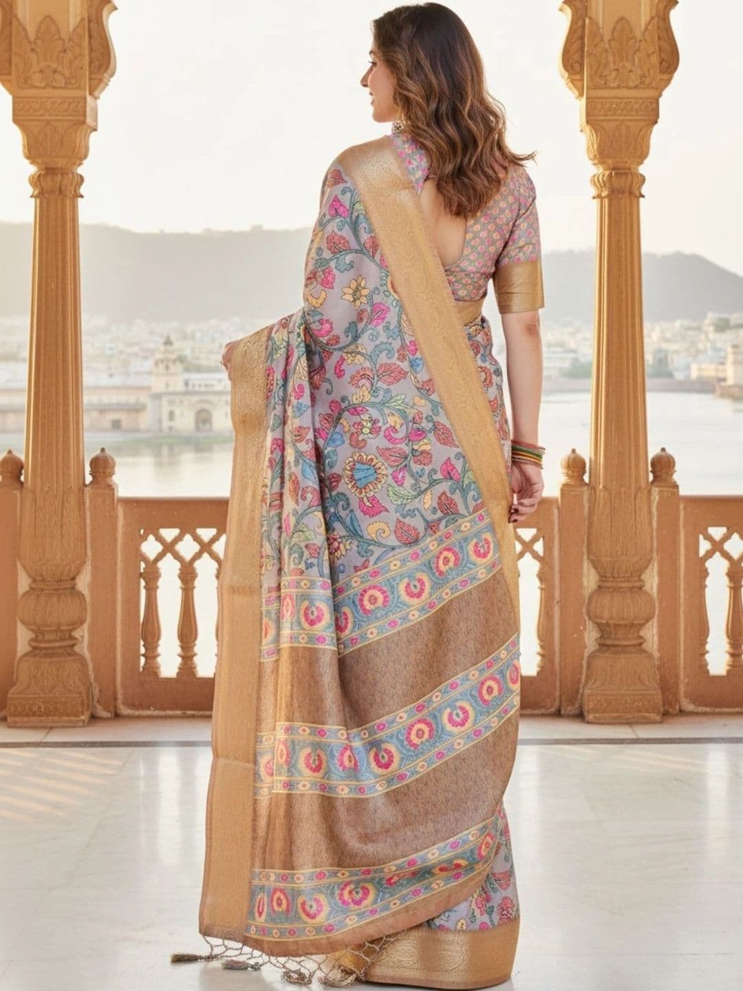 Mitera Floral Silk Blend Designer Saree thumbnail 4