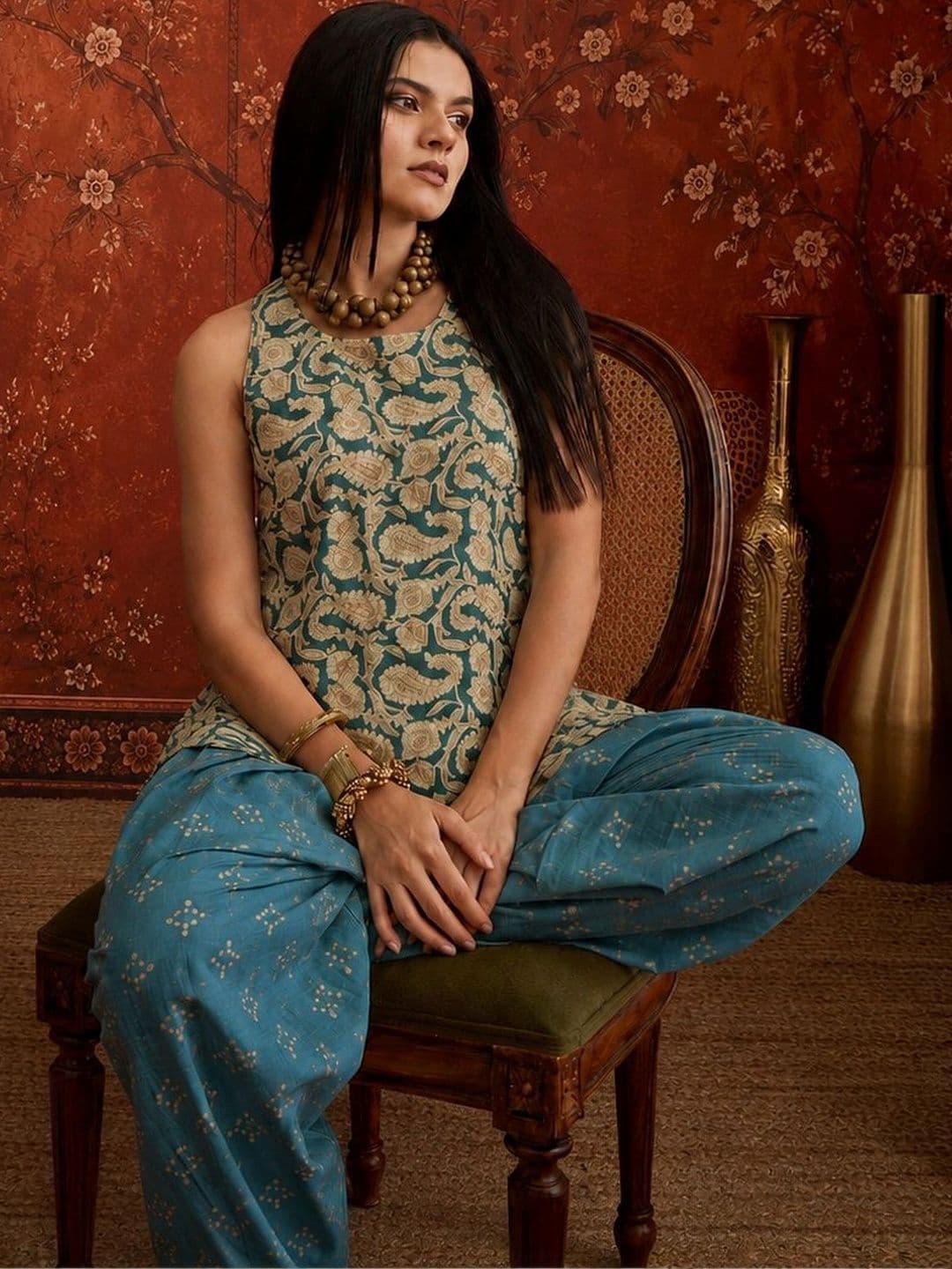 Sangria Women Green Paisley Printed Rayon Straight Short Kurti With Farshi Salwar thumbnail 5