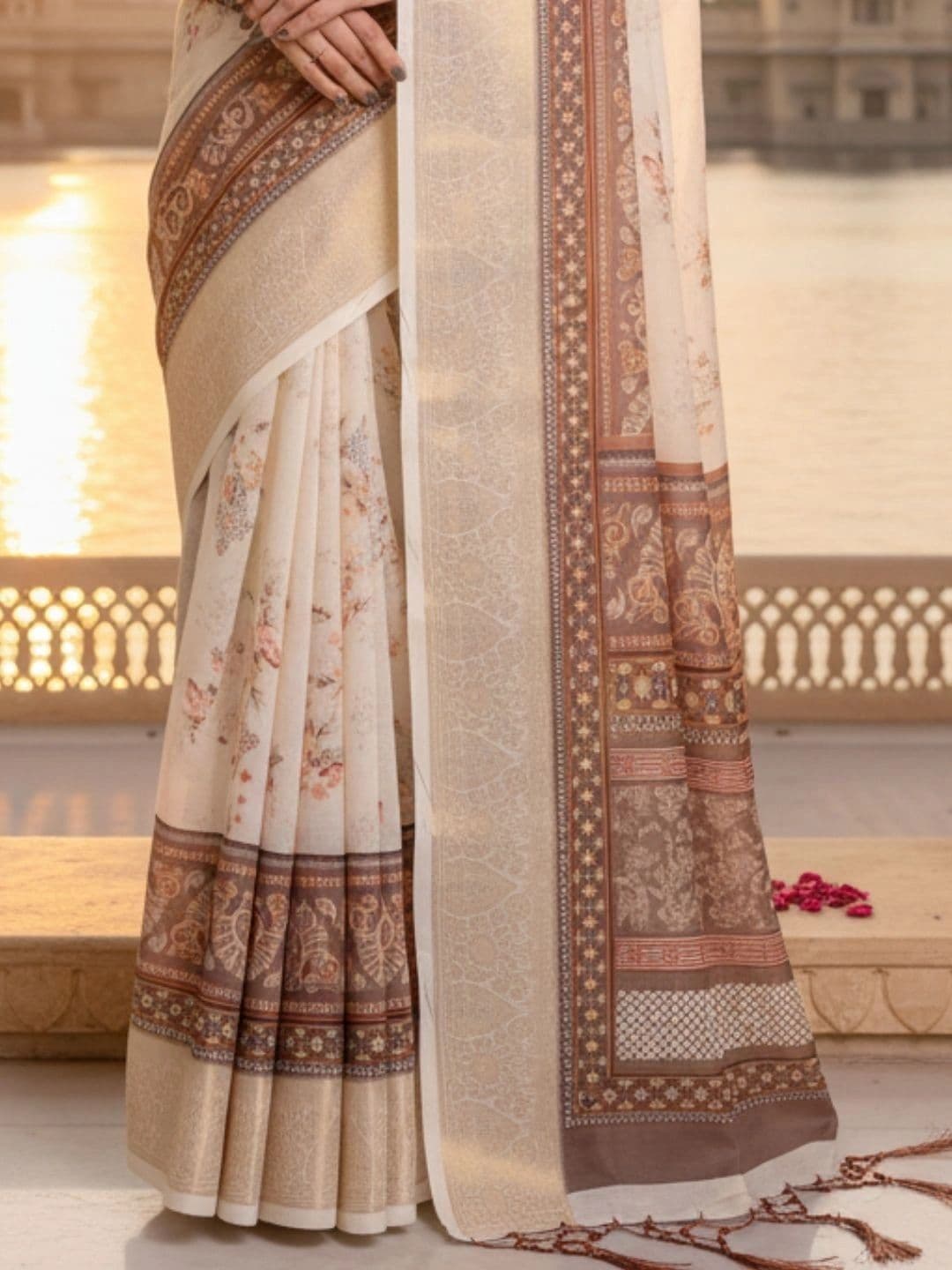 Mitera Floral Silk Blend Designer Saree thumbnail 4