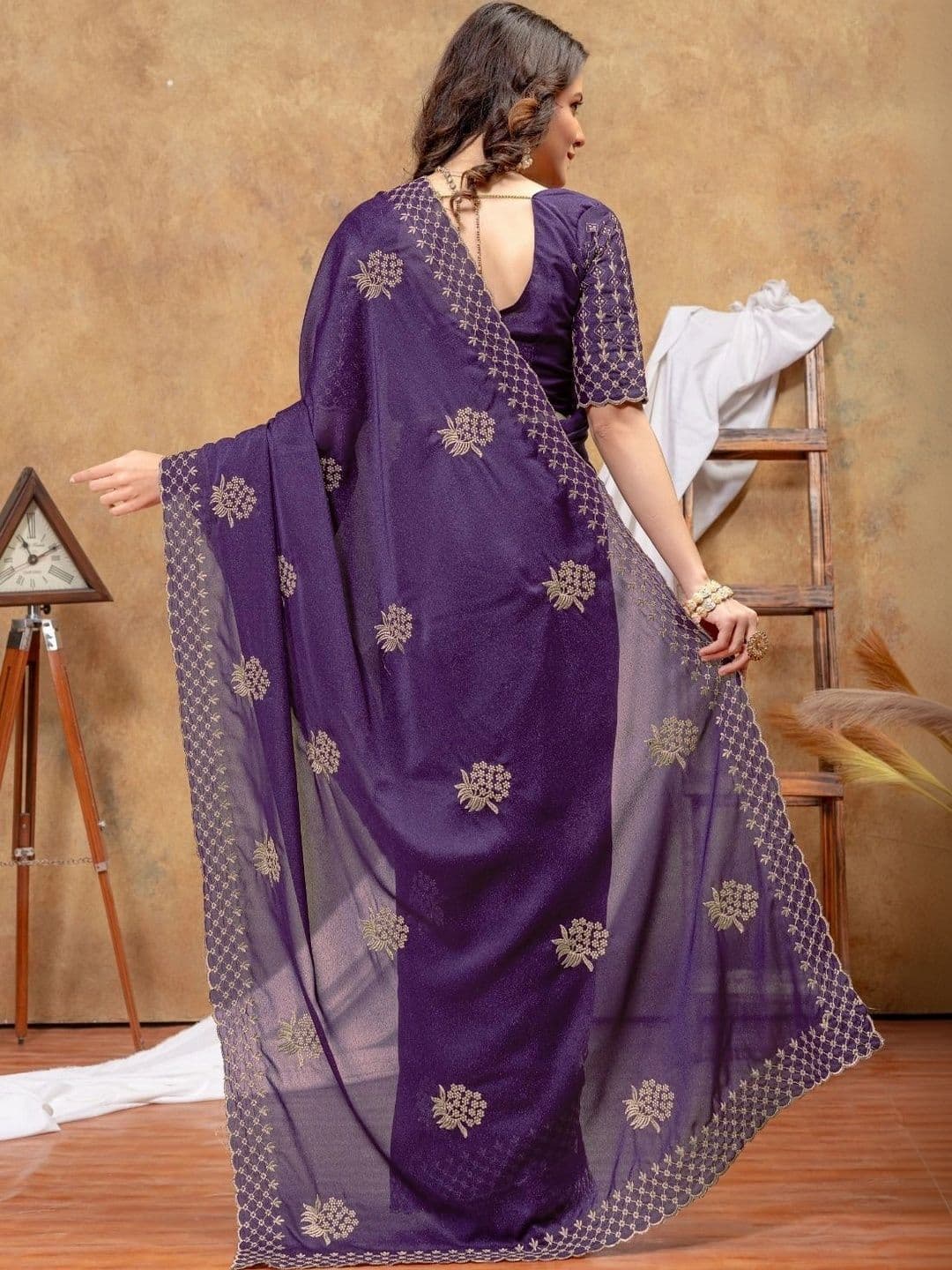 LabelVASTRA Floral Embroidered Poly Georgette Saree thumbnail 4