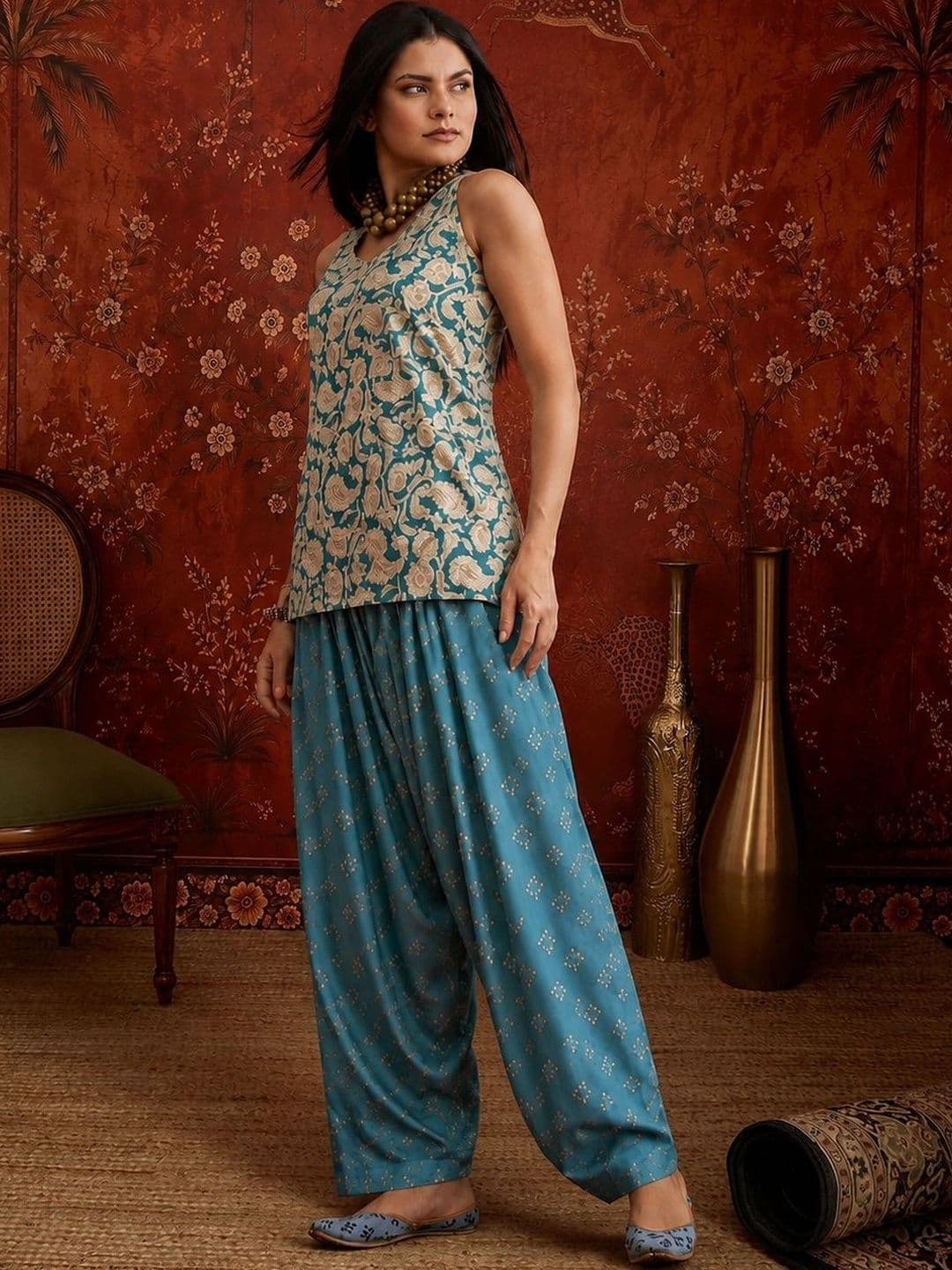 Sangria Women Green Paisley Printed Rayon Straight Short Kurti With Farshi Salwar thumbnail 4