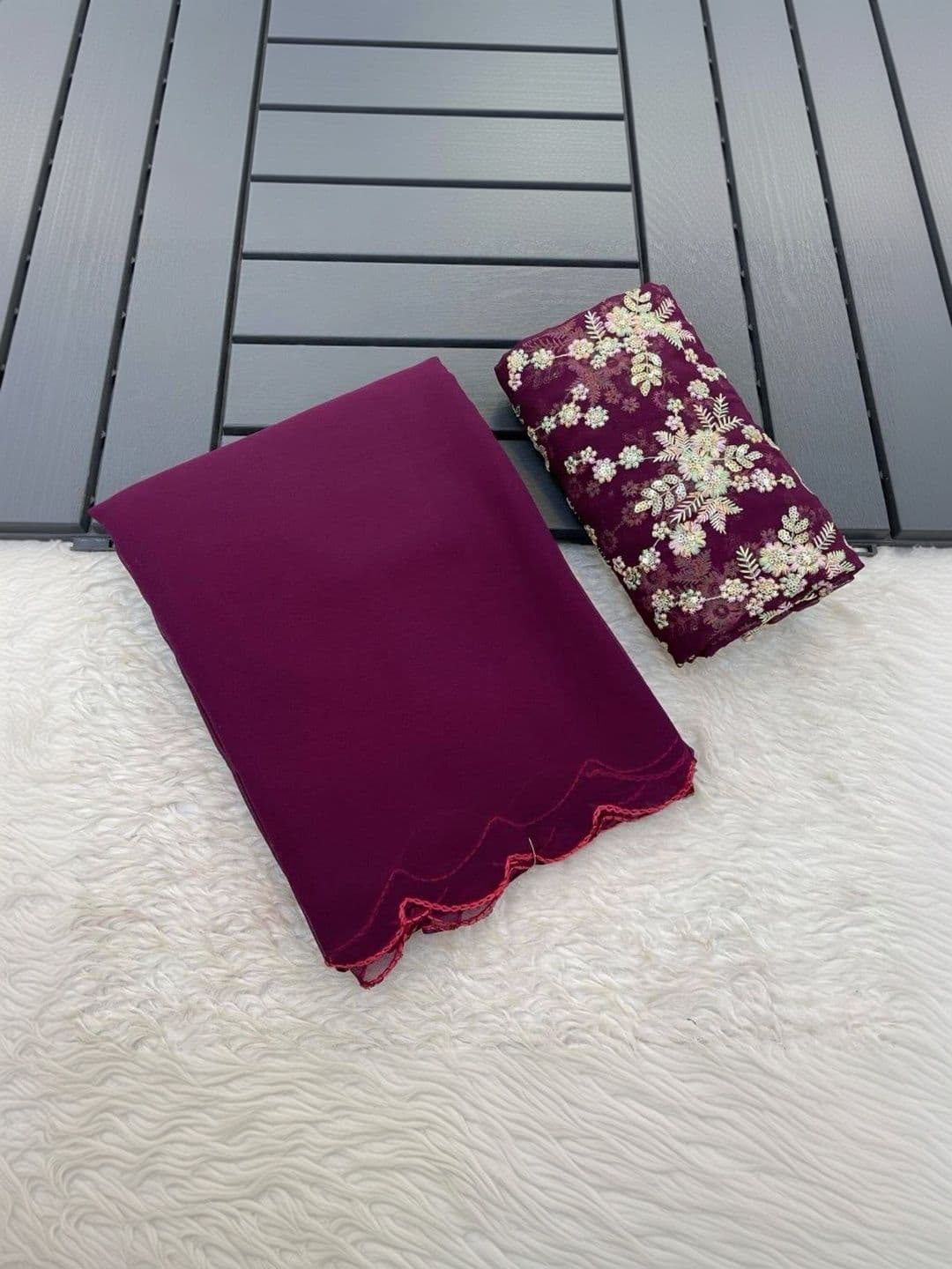 Saanvi Floral Embroidered Poly Georgette Saree thumbnail 2