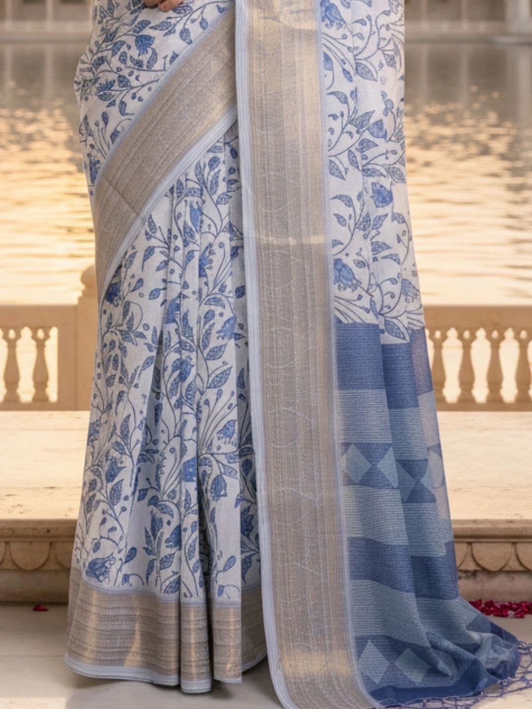 Mitera Floral Silk Blend Designer Saree thumbnail 3