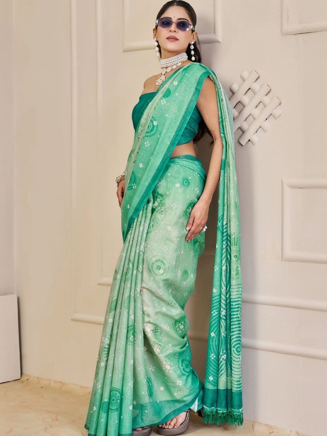 Mitera Floral Tissue Designer Saree thumbnail 4
