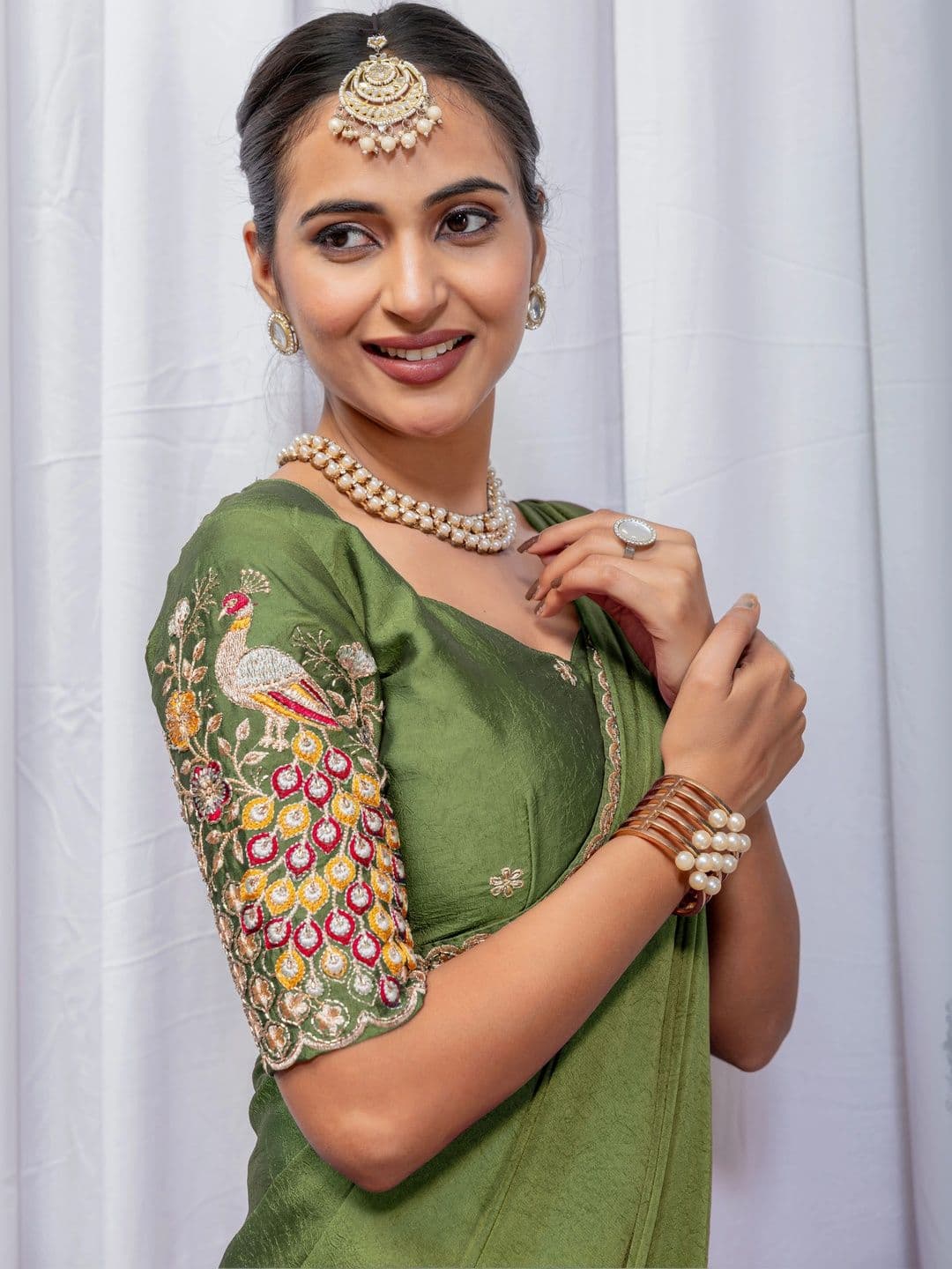 LabelVASTRA Embellished Embroidered Poly Georgette Saree thumbnail 3