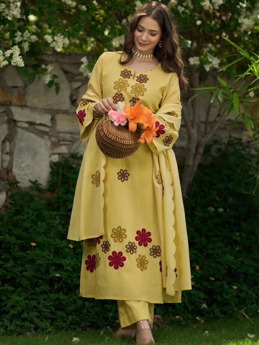 Ijya Women Floral Embroidered Regular Thread Work Chanderi Silk Kurta with Trousers & With Dupatta thumbnail 4